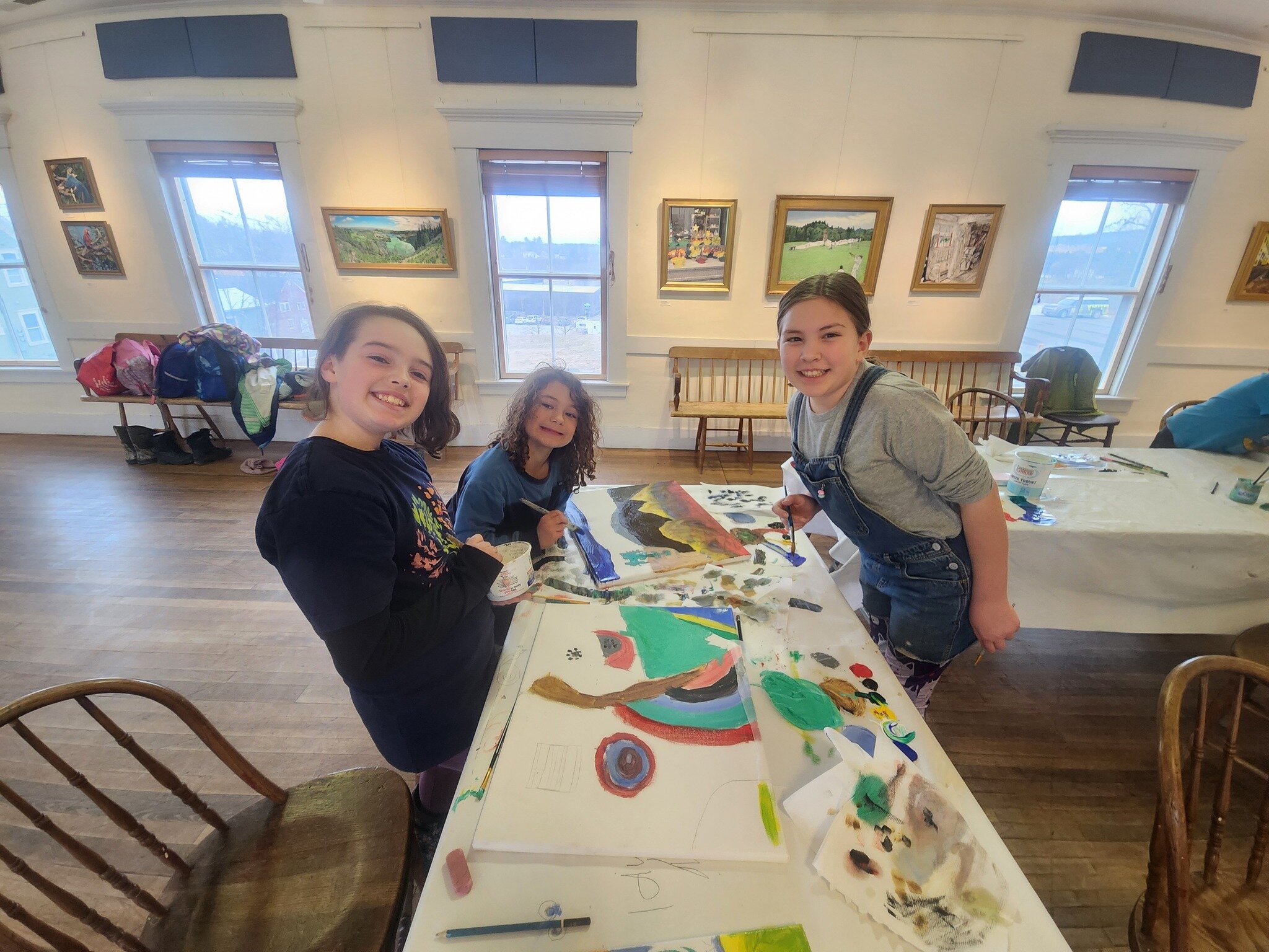 Thursday Afterschool Program in full swing! 🖌🖍✏️
.
.
Our students are working on the stories for their art and learning how to plan dimension and sketch perspective prior to painting.

There only a few spots left in the next after school series, so