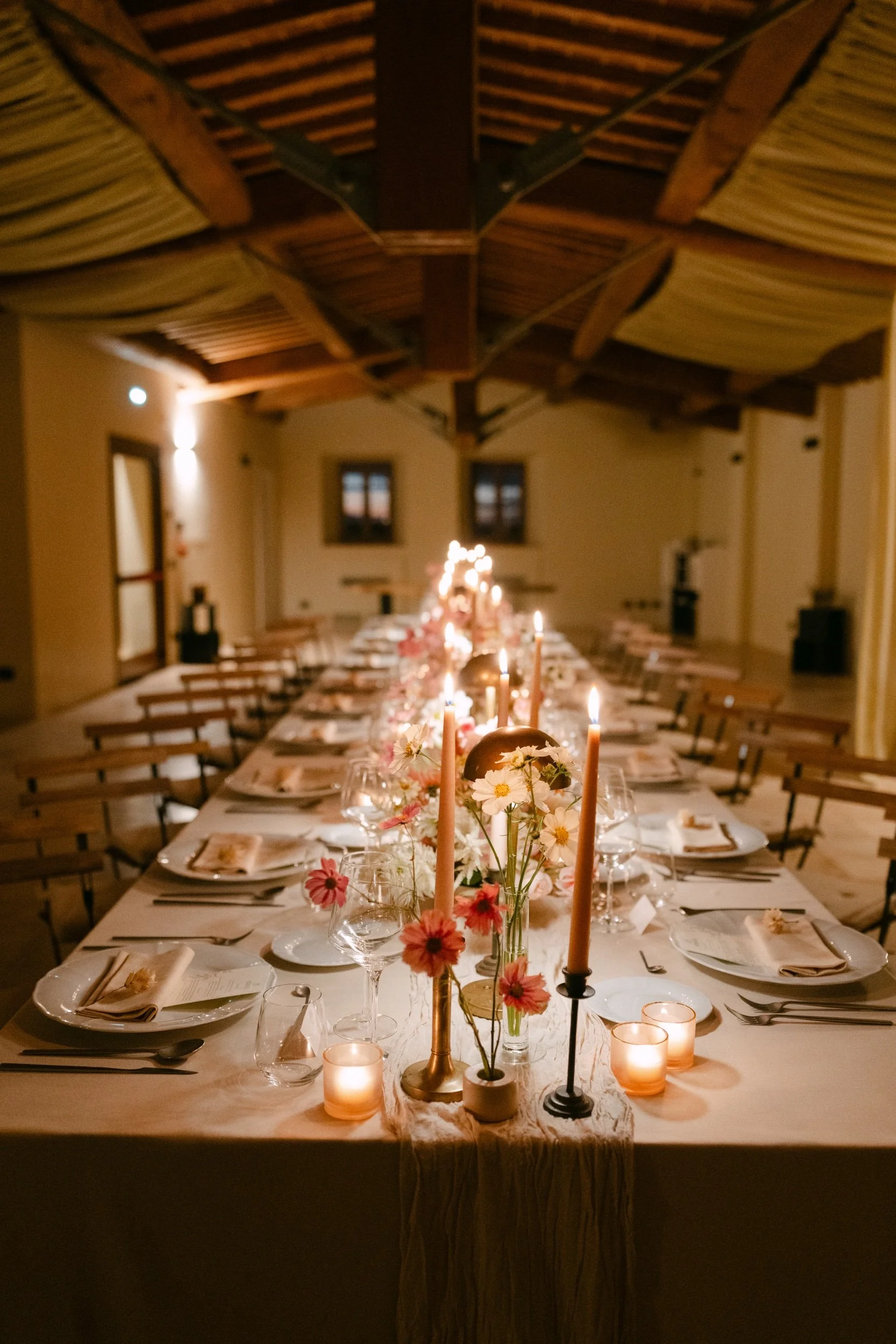 WedVibes long table decor