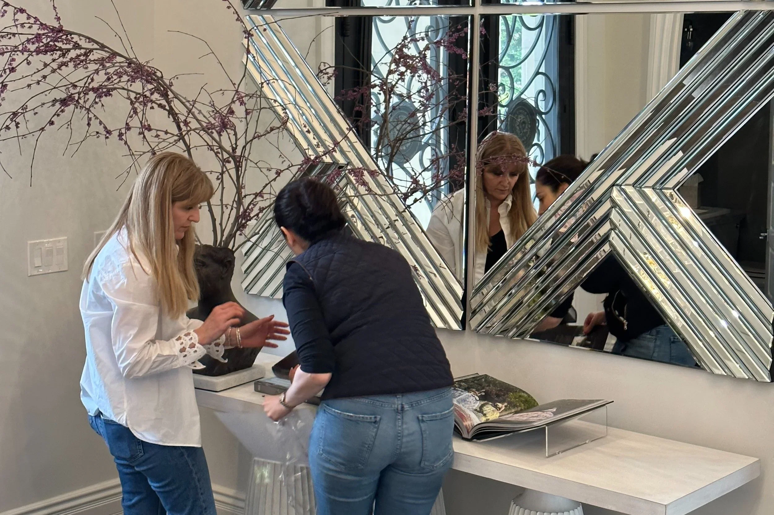 Our service focuses on expertly installing all the purchased furnishings, fixtures, and accessories while curating the styling elements that bring the design to life. Here's how our "Installation and Styling" service works: