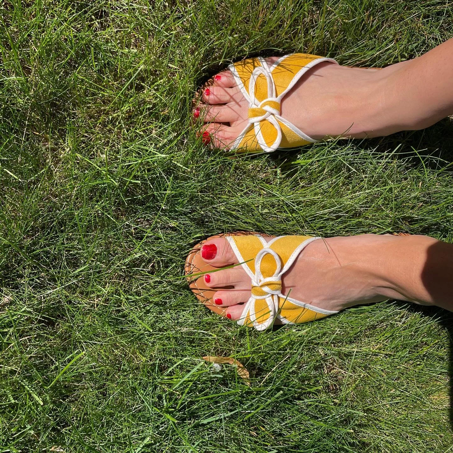 When your toes feel like they are on vacation! Where are you traveling this summer? Sandals: @target