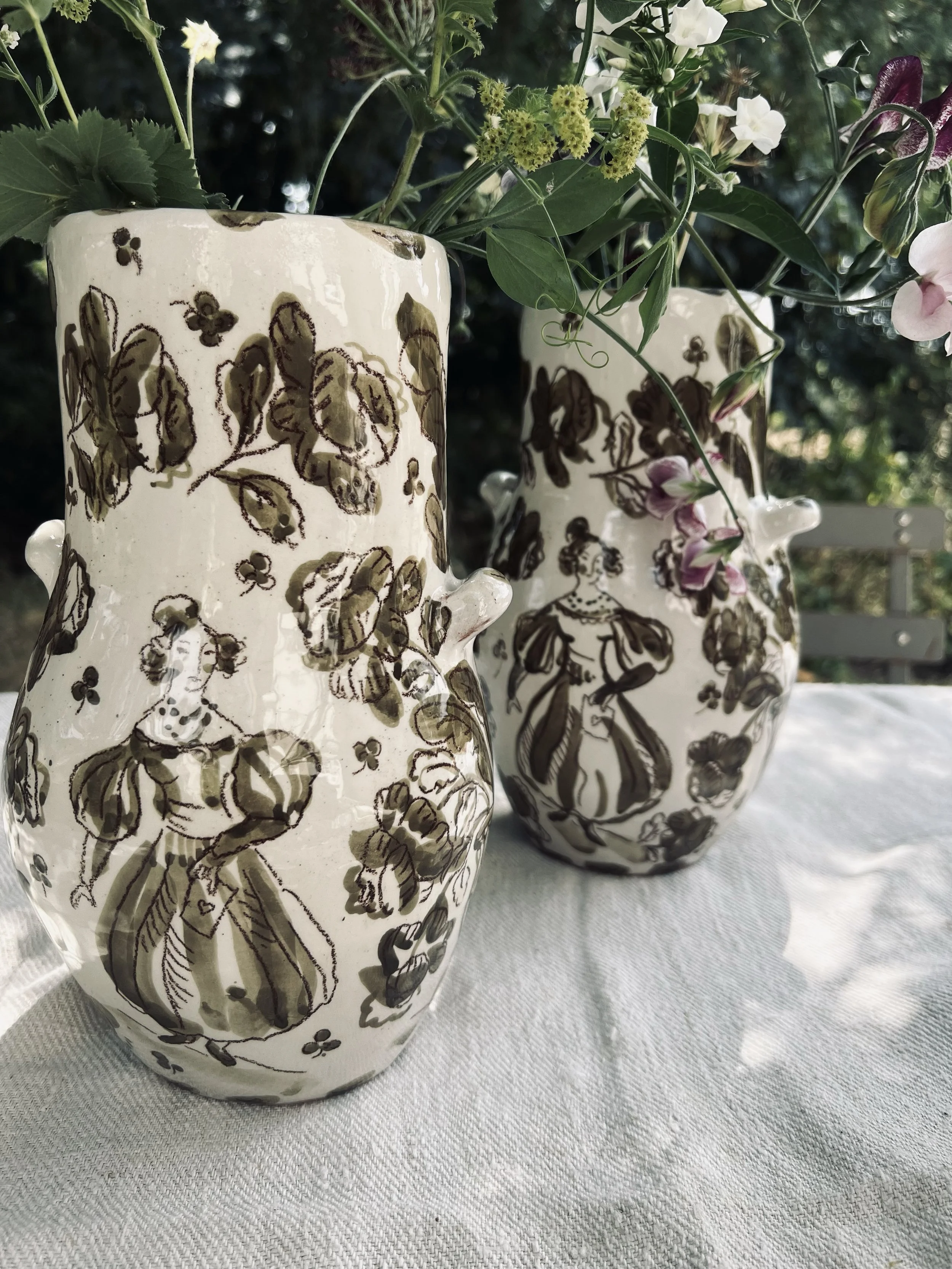 1690_Clover&Roses_vase_002.jpg