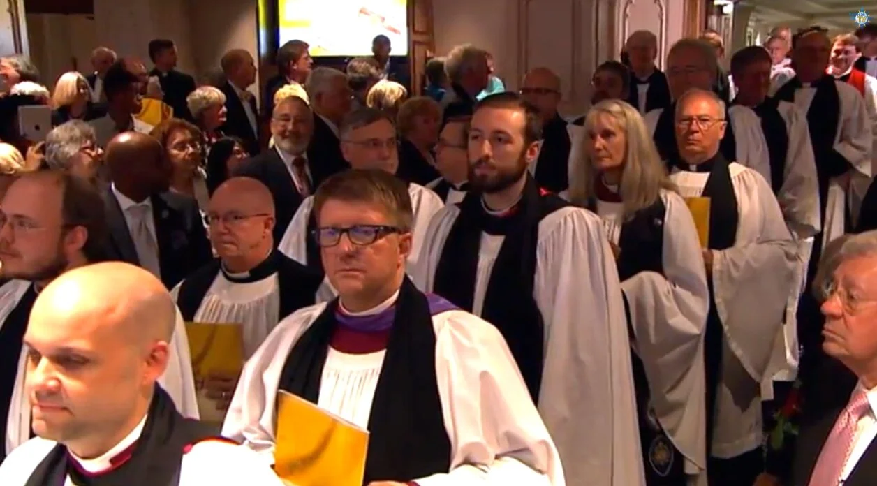 clergy-process_15481379319_o.jpg