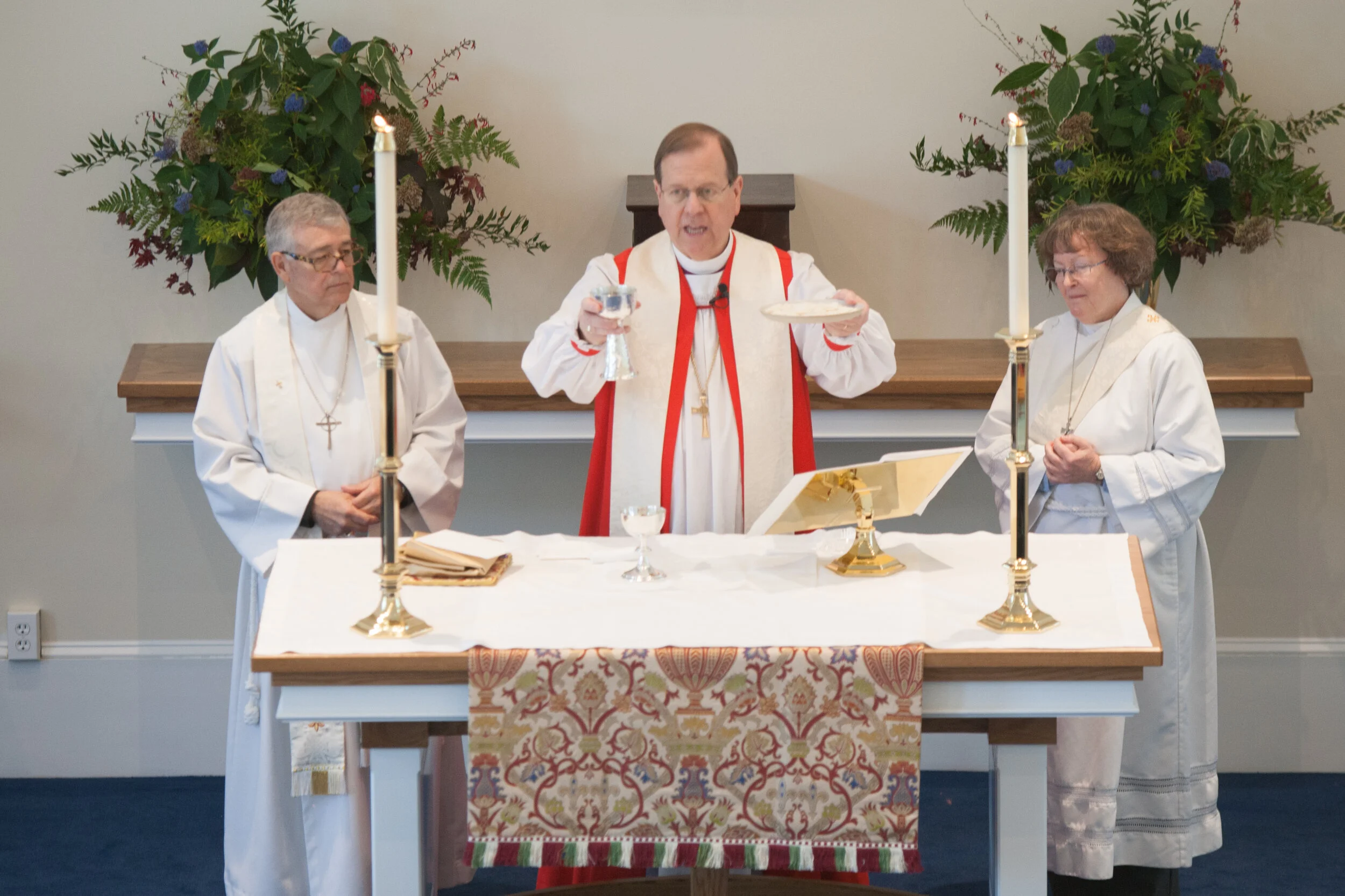 light-of-christ-dedication_23052932502_o.jpg