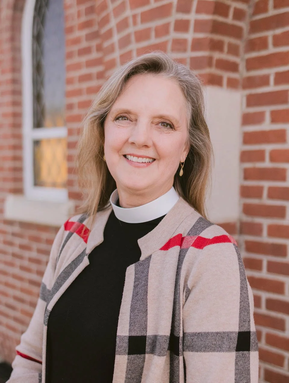 angela holstege headshot