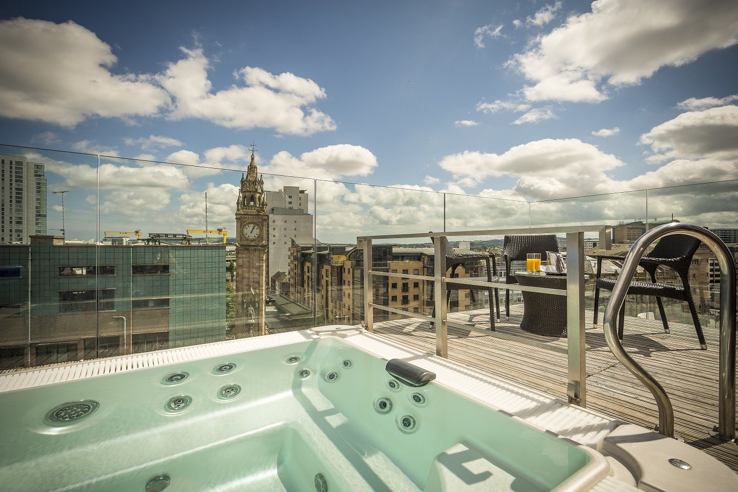 Outdoor-Rooftop-Hottub1440x960.jpg