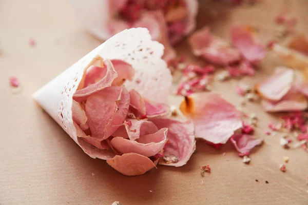 DIY Sessions #2 - How To Make Confetti Cones Using Doilies