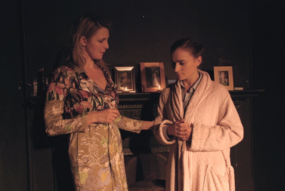 Unrelated-Rachel -Marysia Trembecka+Annie-Emily Tucker by C Gurney(1000x670)02.jpg