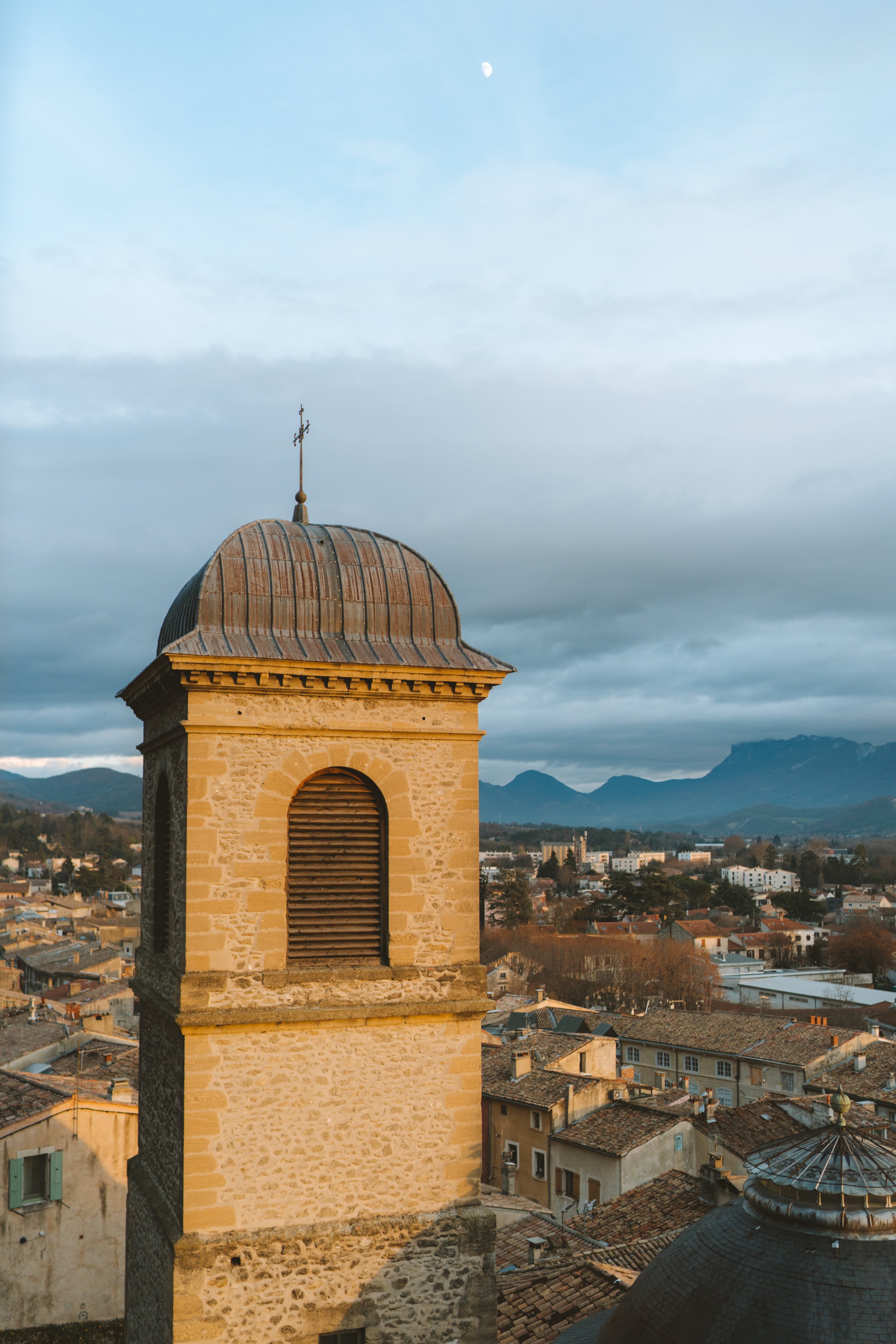 Photographie d'un Clocher dans une Ville Drôme Crest (copie) (copie)