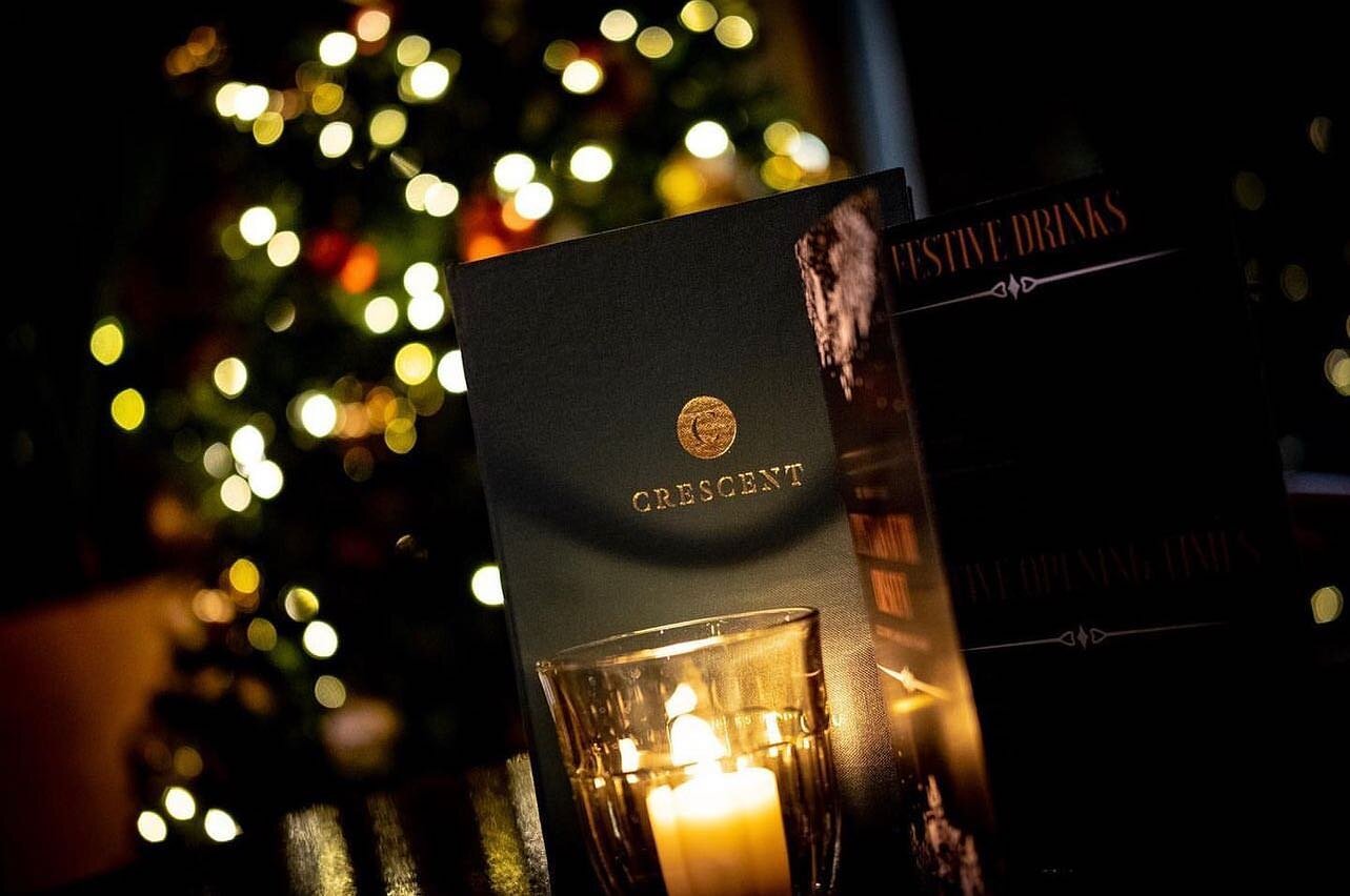 𝗢𝗽𝗲𝗻 &lsquo;𝘁𝗶𝗹 𝟭𝗮𝗺 🕰️🎄🥂
&mdash;&mdash;&mdash;

Heading out this weekend for a Christmas catch up with friends or party with colleagues? Join us at the Crescent &lsquo;til 1am for good spirits and great cocktails 🍸