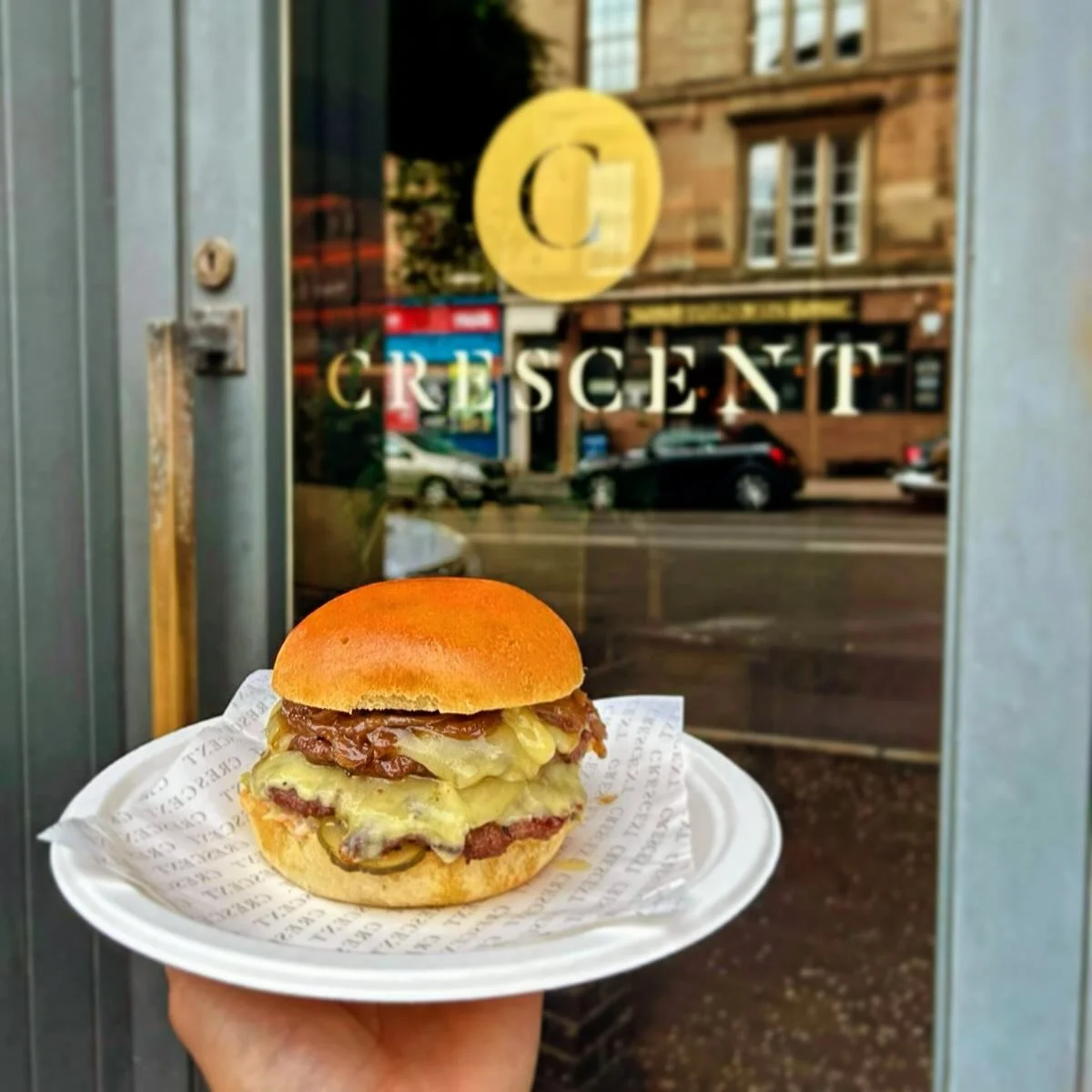 Your place for juicy smash burgers! 🍔😋
Kitchen open 'til 8pm 🕗