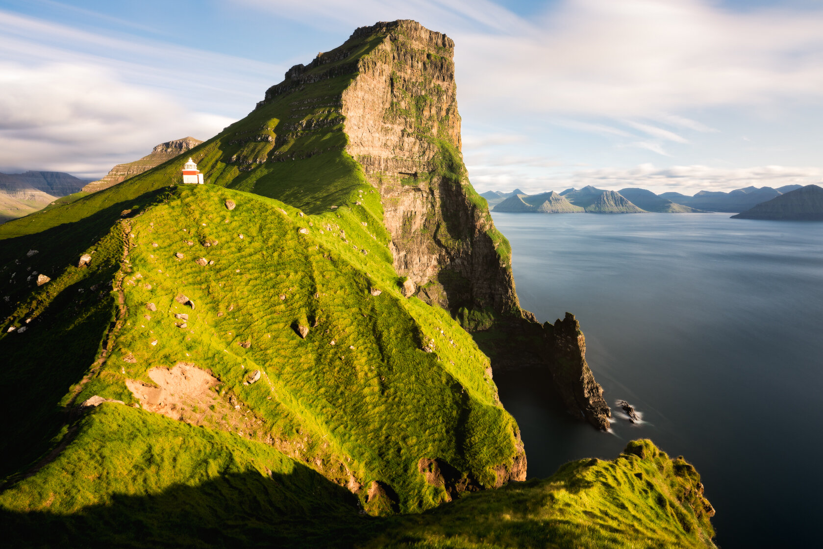 Kallur Lighthouse in the evening.jpg