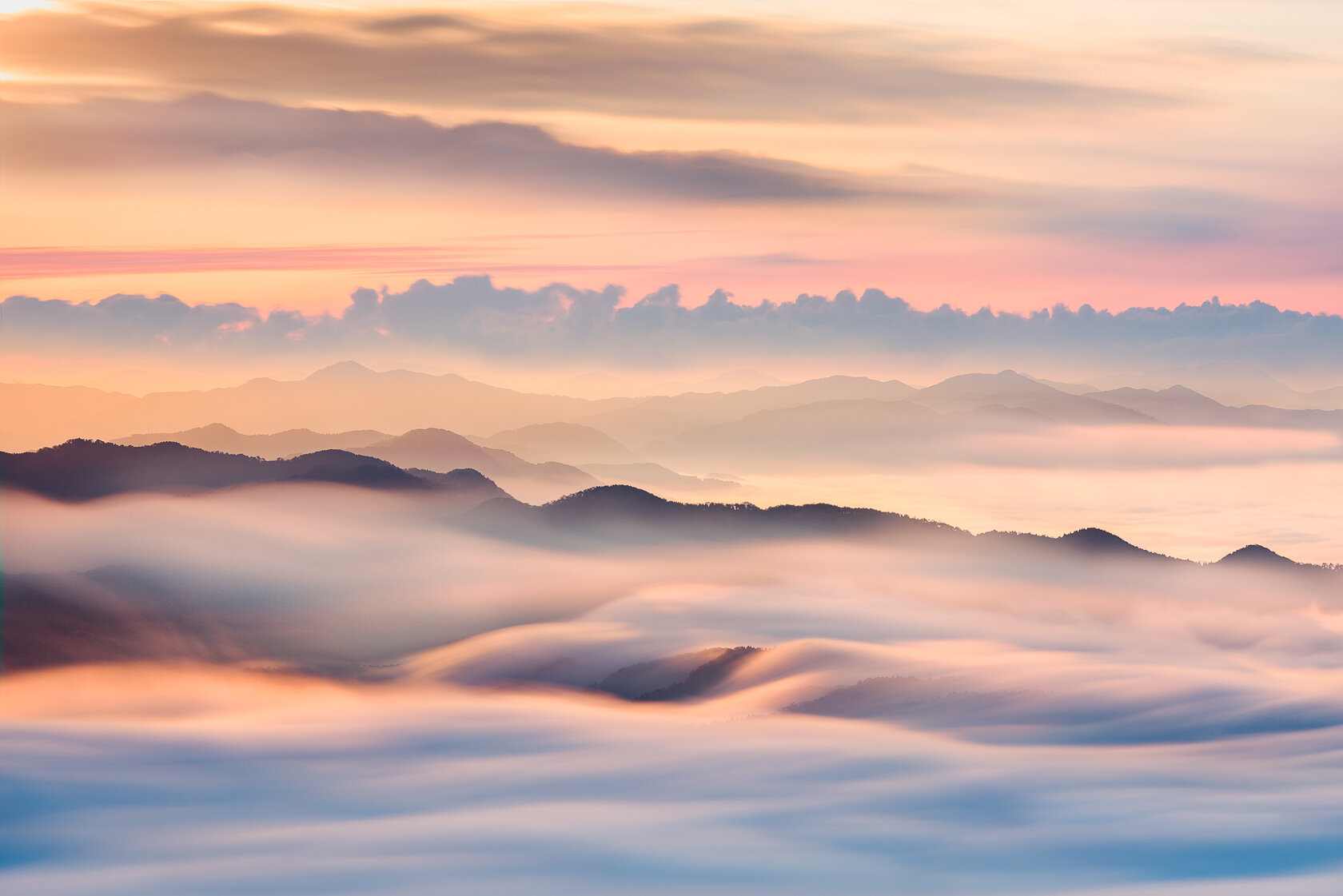 Sea of clouds from the top of Mt. Kuruhi.jpg