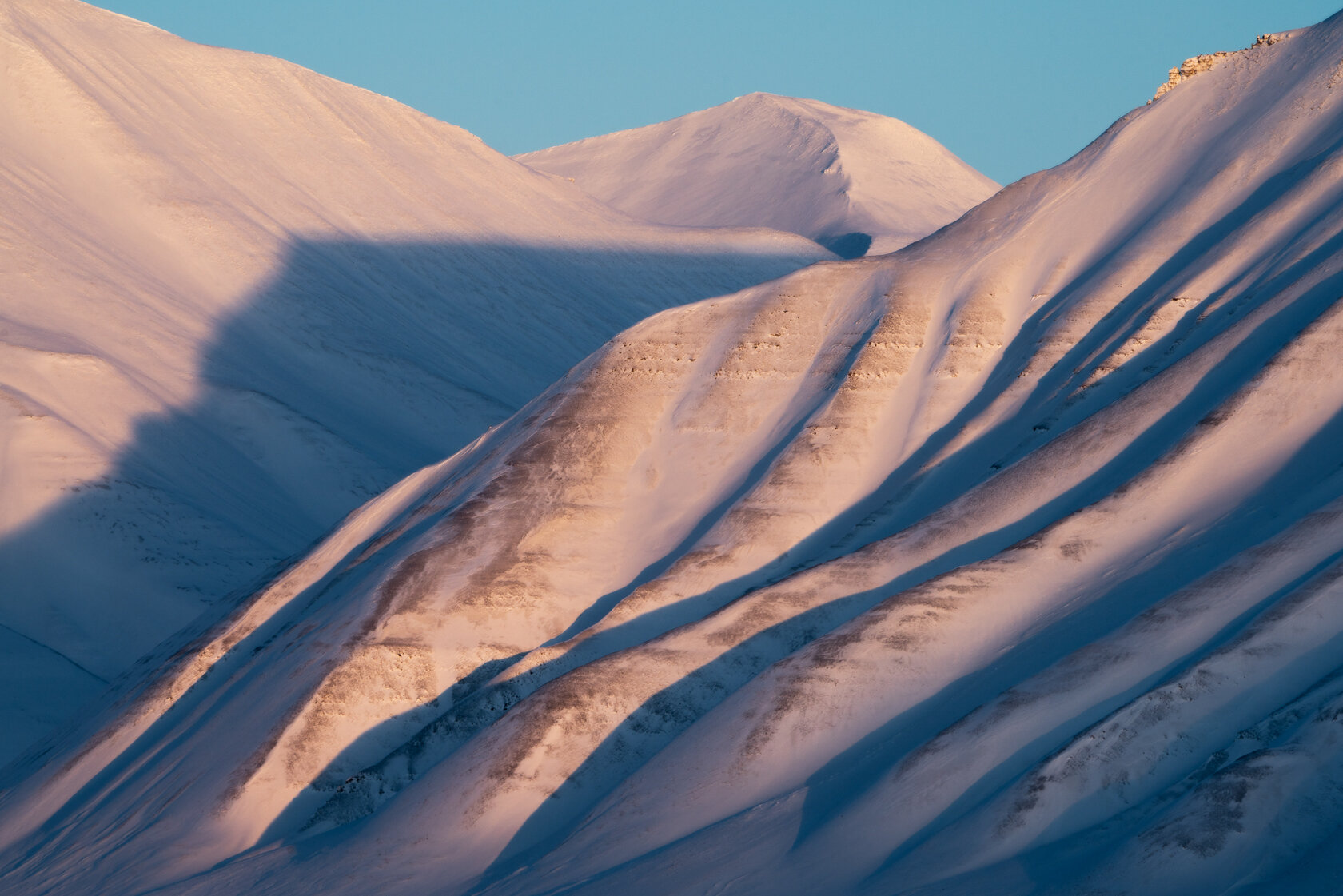 Svalbard in the afternoon.jpg