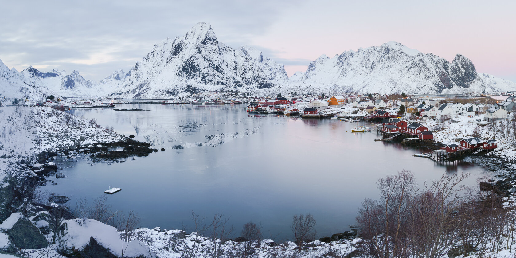 Reine in winter evening.jpg