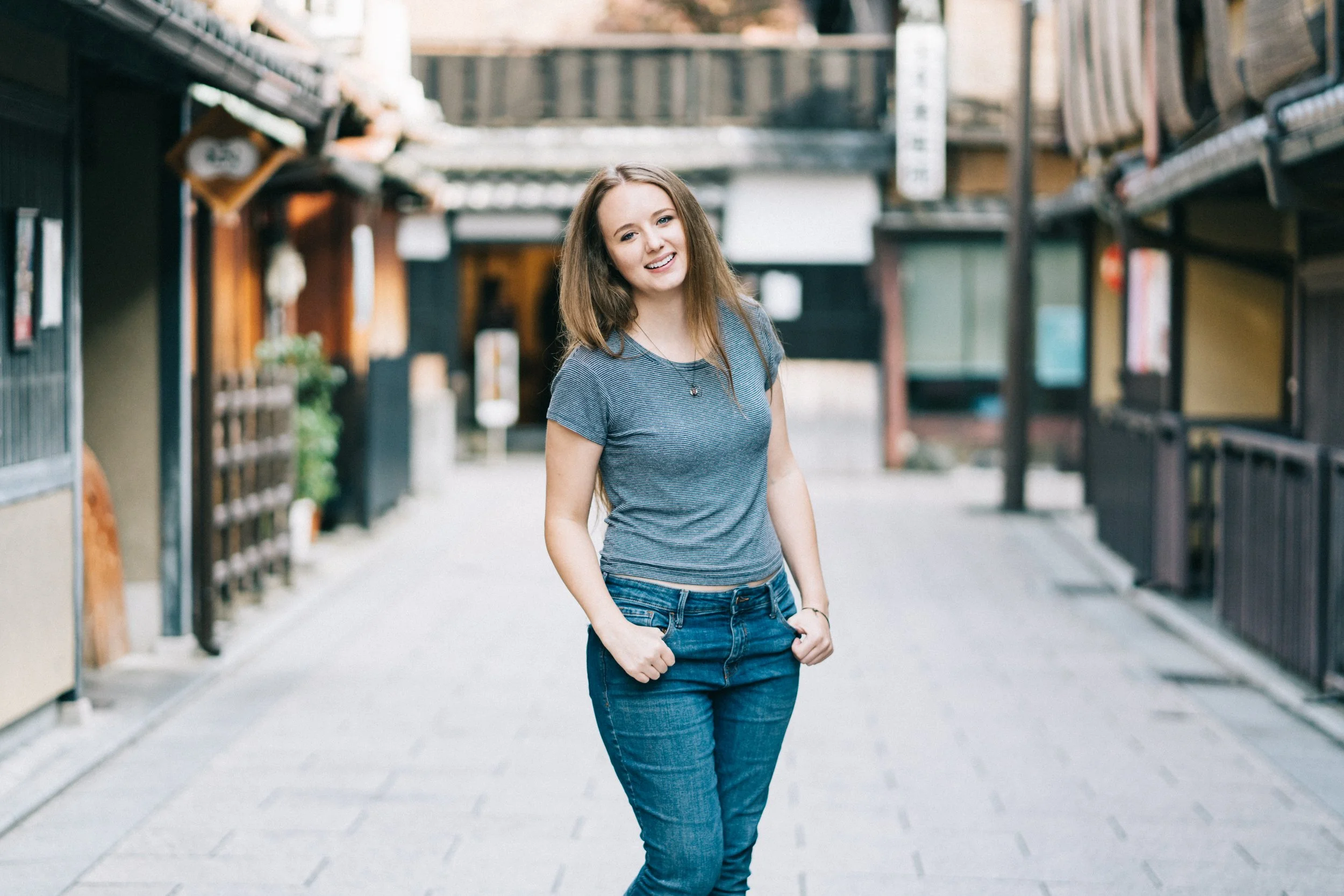 Soft November Light in Higashiyama: A Solo Portrait Session in Kyot