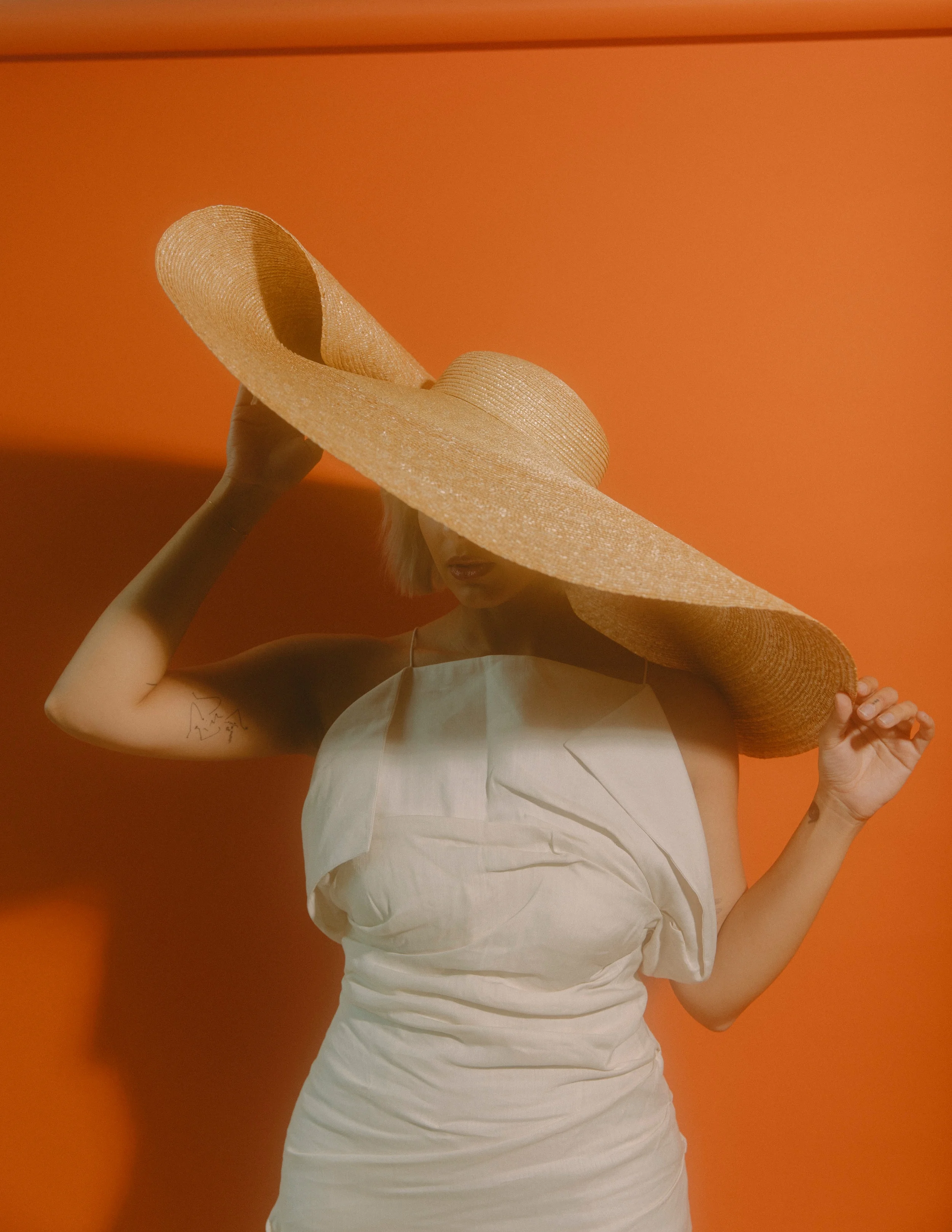 Jacquemus White Le Chapeau Riviera Beach Hat Le Chapeau Riviera Straw Hat – La Garçonne main image 3