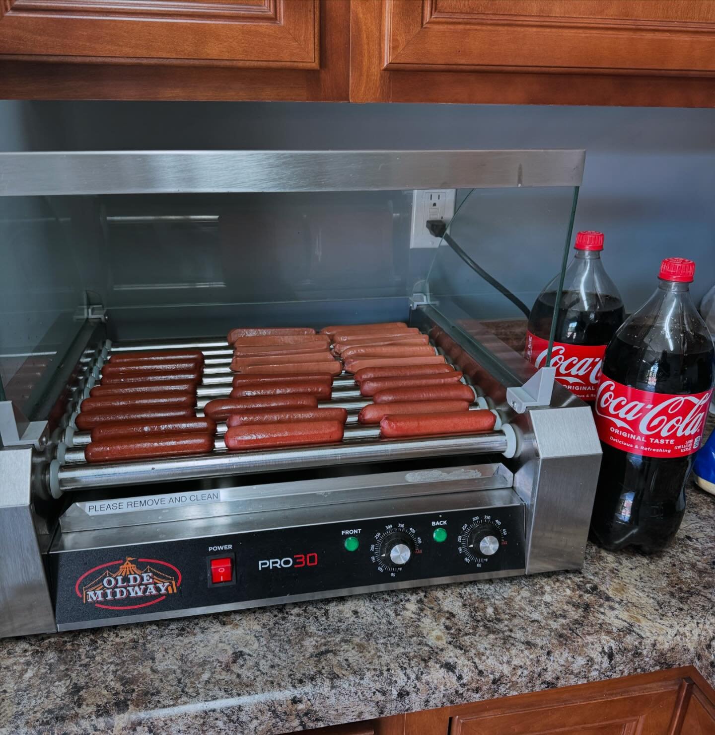 🌭Happy Wiener Wednesday, everyone!🌭 For the last six years, our team has been sizzling into the midweek with a hot dog extravaganza!  From the perfect hotdog, to ice cold sodas, this weekly tradition keeps our spirits high and our bellies full!! 🥤