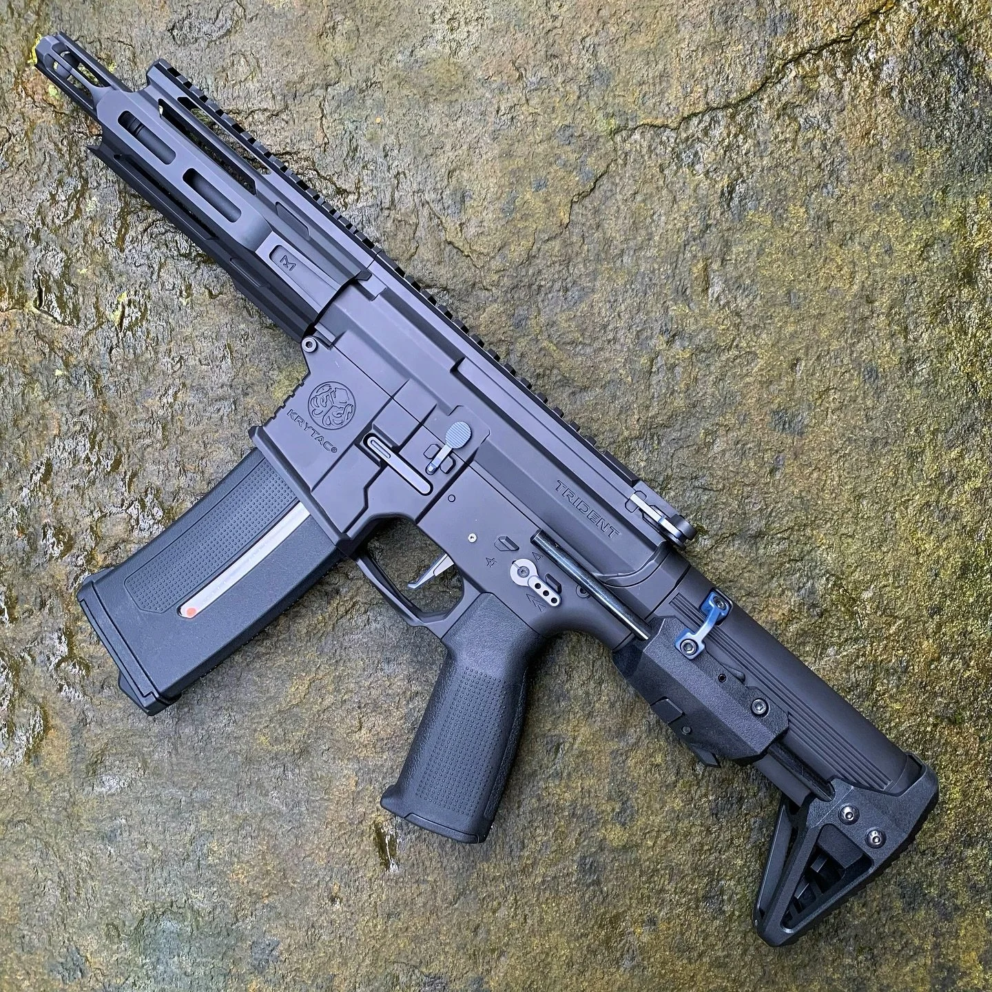 ⚙️ GOD MODE ⚙️ WWW.EXMACHINA.UK ⚙️

ONE of TWO near identical builds, this @krytacarms PDW-M is turned up to 11, no room left for improvement. 40RPS SiegeTek DSG in a @retroarmscom CNC gearbox, @gateenterprise TITAN, custom two-colour @cerakote @cera