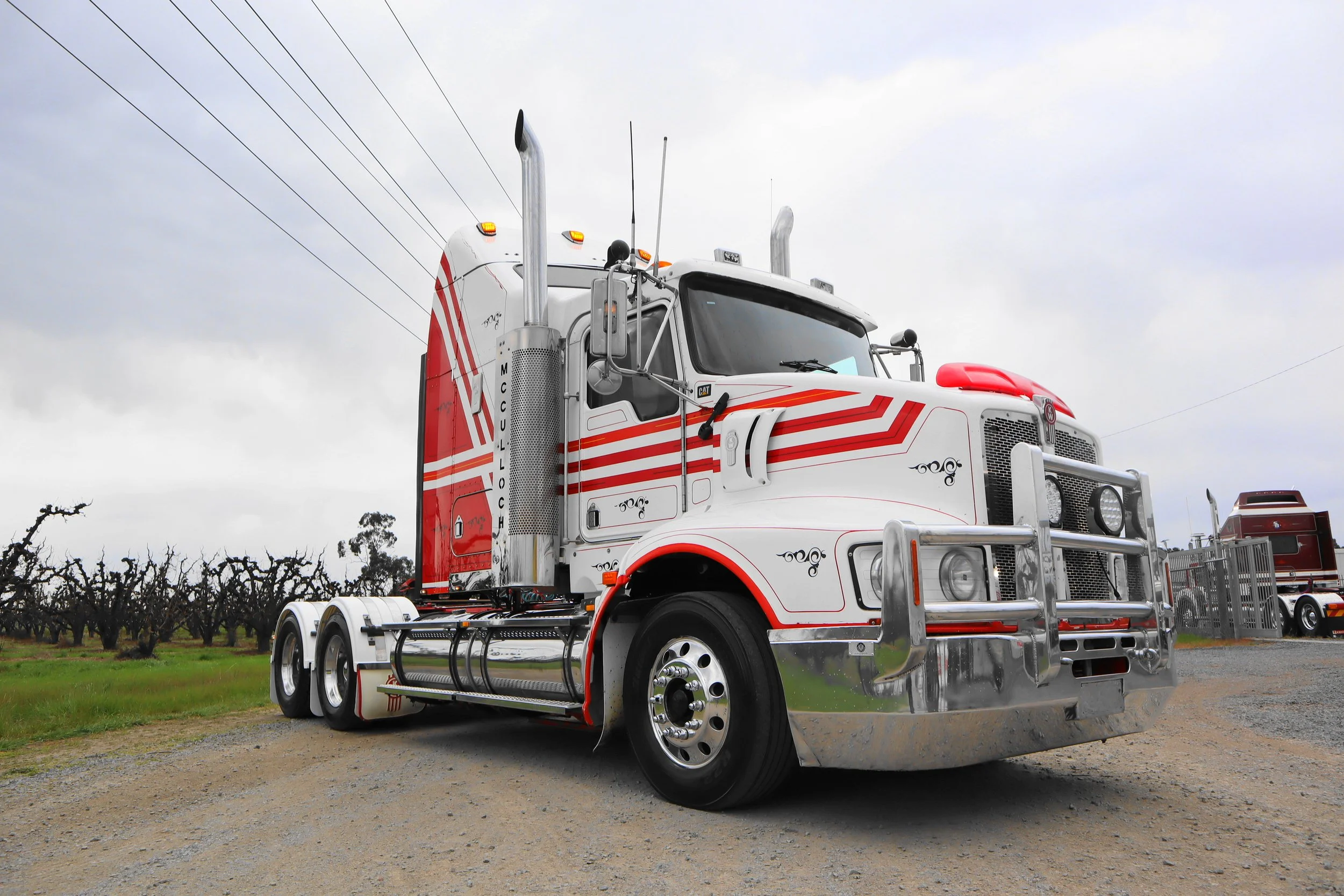 Used trucks, tractors, excavators and truck trailers &mdash; Complete trucks