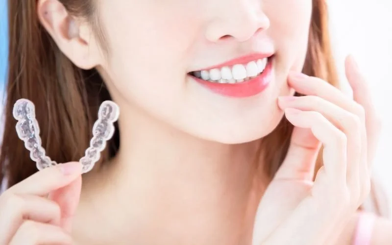 How to clean invisible orthodontic aligners "Invisalign"