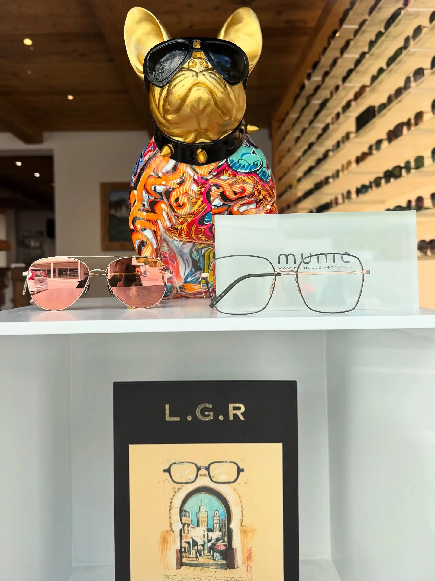 Der Sommer ist da - und die Sonnenbrillen daf&uuml;r auch!
😎☀️⛱️
&bull;
&bull;
&bull;
#summer #sun #sunglasses #munic #lgr #style #giovanolioptik #engadin #pontresina #fun #holiday #goodvibe #mountains #dogs #optik #dynoptic #ichkauflokal #colors #v