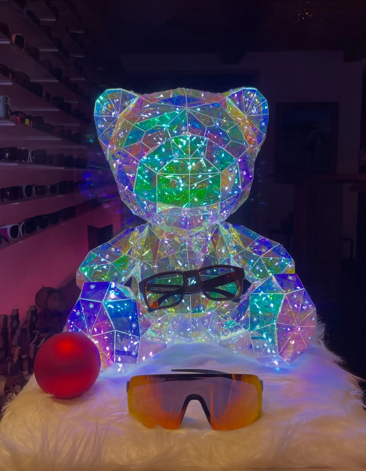 🧸🫶🏻
&bull;
&bull;
&bull;
&bull;
#giovanolioptik #pontresina #glasses #sunglasses #christmastime