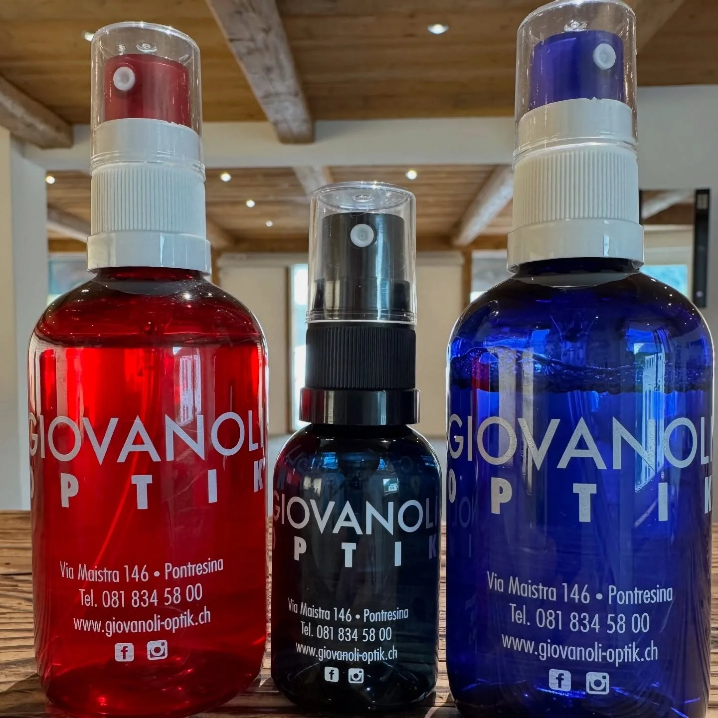 Schmutzige Gl&auml;ser? Nicht mit uns.

Brillenspray drauf, wischen, sauber!✨😉
&bull;
&bull;
&bull;
#giovanolioptik #optiker #brillenspray #sauberebrille #cleanglasses #sunglasses #colors #happy