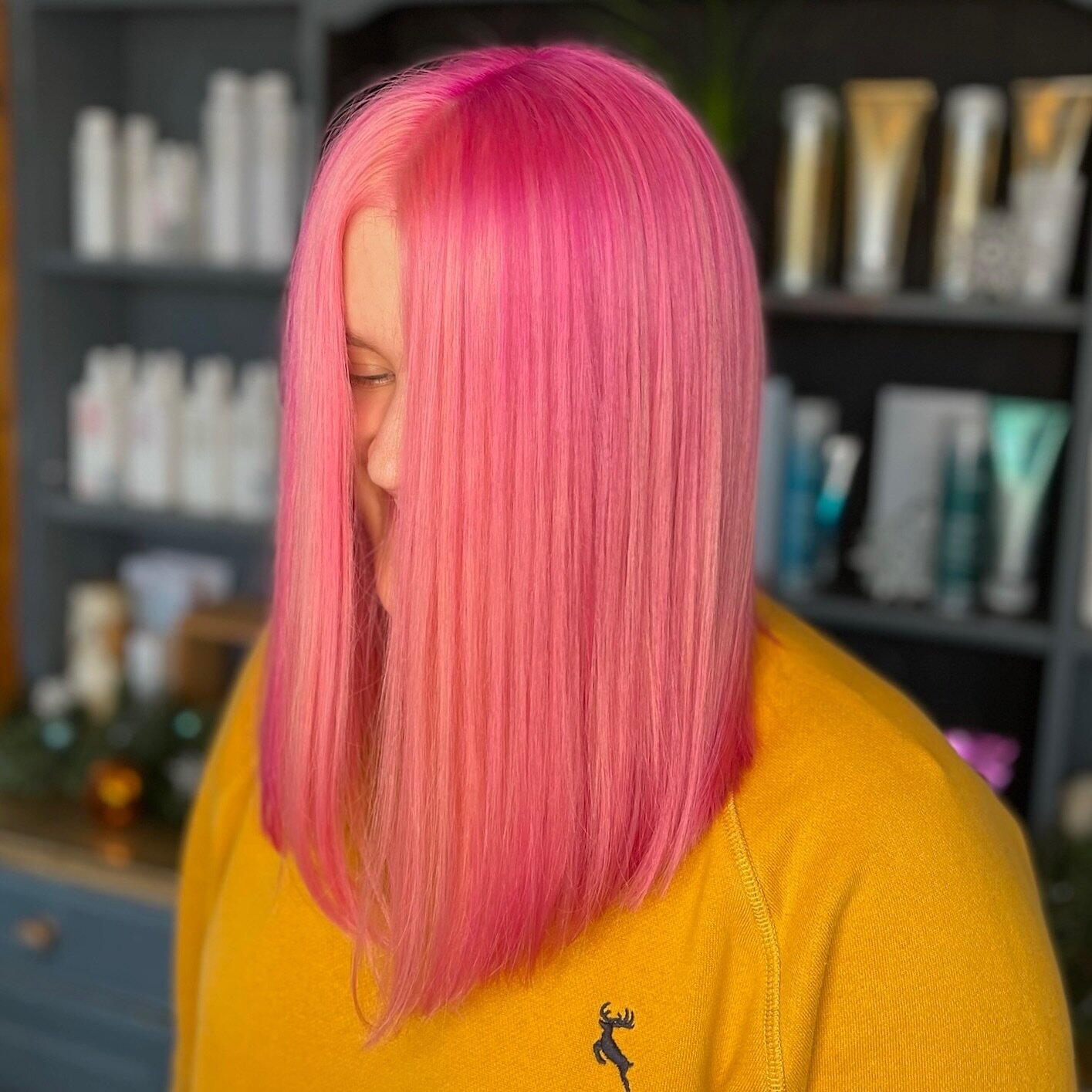Hey Barbie! On Wednesdays we wear pink 🌸. This beautiful pink colour blocked bob is bang on trend. 
🩷
Believe it or not (don&rsquo;t look outside) Spring is on her way, so is it time for you to reinvent your hair for this year? 
🩷
Book yourself in