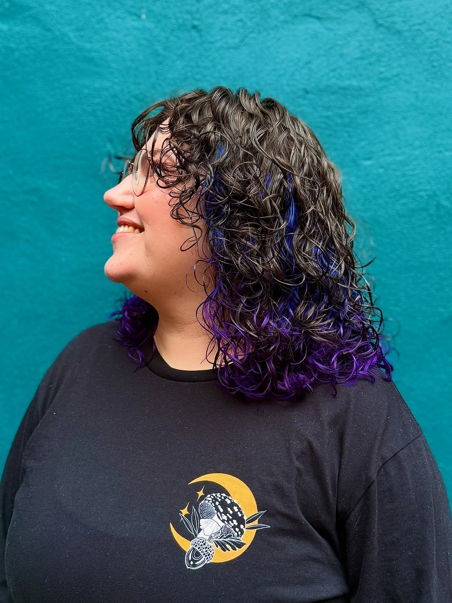 Ash is back and bringing the heat with this gorgeous vivid panel! Welcome home 🥹🌟💜🦋
#vividhair #curlyhair #curlycut #bristolsalon #bristolhairdresser #bedminstersalon #jamesbhair