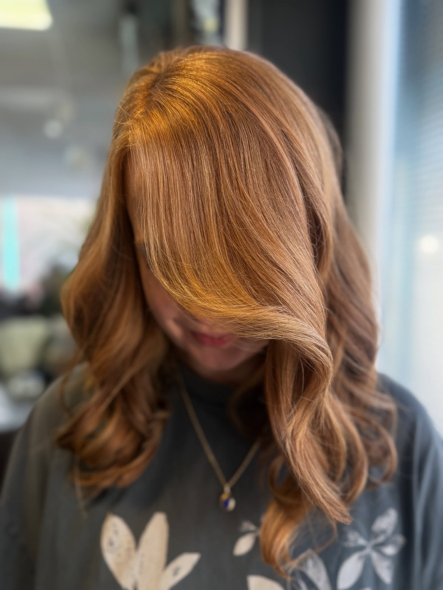Bouncy blowdries and seamless highlights by Ash 🎄🧡✨🌟
#greyblending #bedminstersalon #bristolsalon #naturalhighlights #copperblondehair