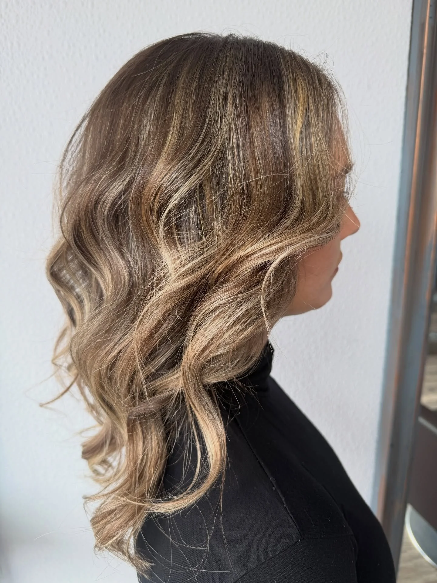 Sunny vibes and warmer days on the way 🙏 but for now, let this sun kissed hair be enough 🌞🧡
#balayagebristol #sunkissedhair #bristolsalon #bedminstersalon #bristolhairdresser