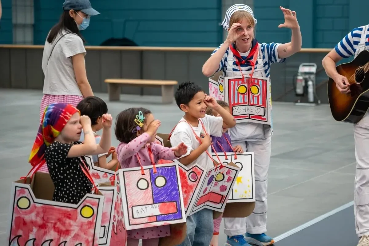 Ready Steady Sail @royalmuseumsgreenwich 
Saturday 18 and Sunday 19 July 2026  10.30am, 12pm, 1.45pm and 3.15pm
&pound;6. Join us for an ocean-themed interactive family experience!
Ready Steady Sail! is a live creative art adventure which invites you