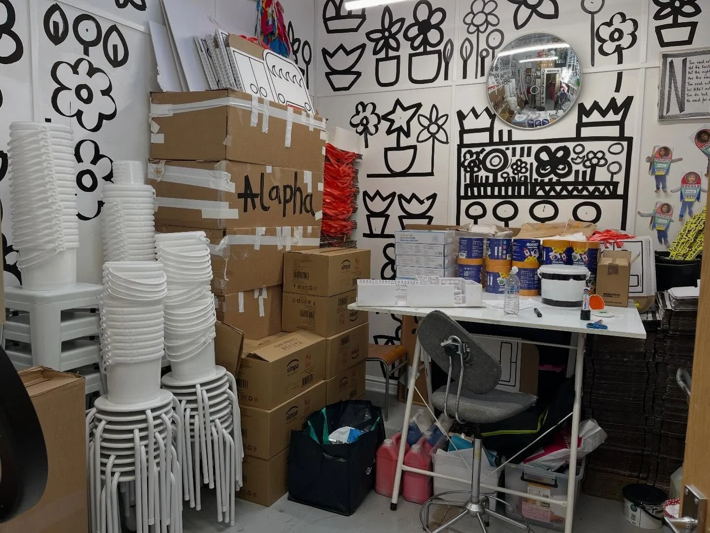 Eek! The studio is very full! In preparation for A Line Florist @batterseapwrstn exciting! Get booking your tickets 23-31 May. Everyone welcome! #alineart #annabruder #alineflorist #handdrawnflorist #streetart