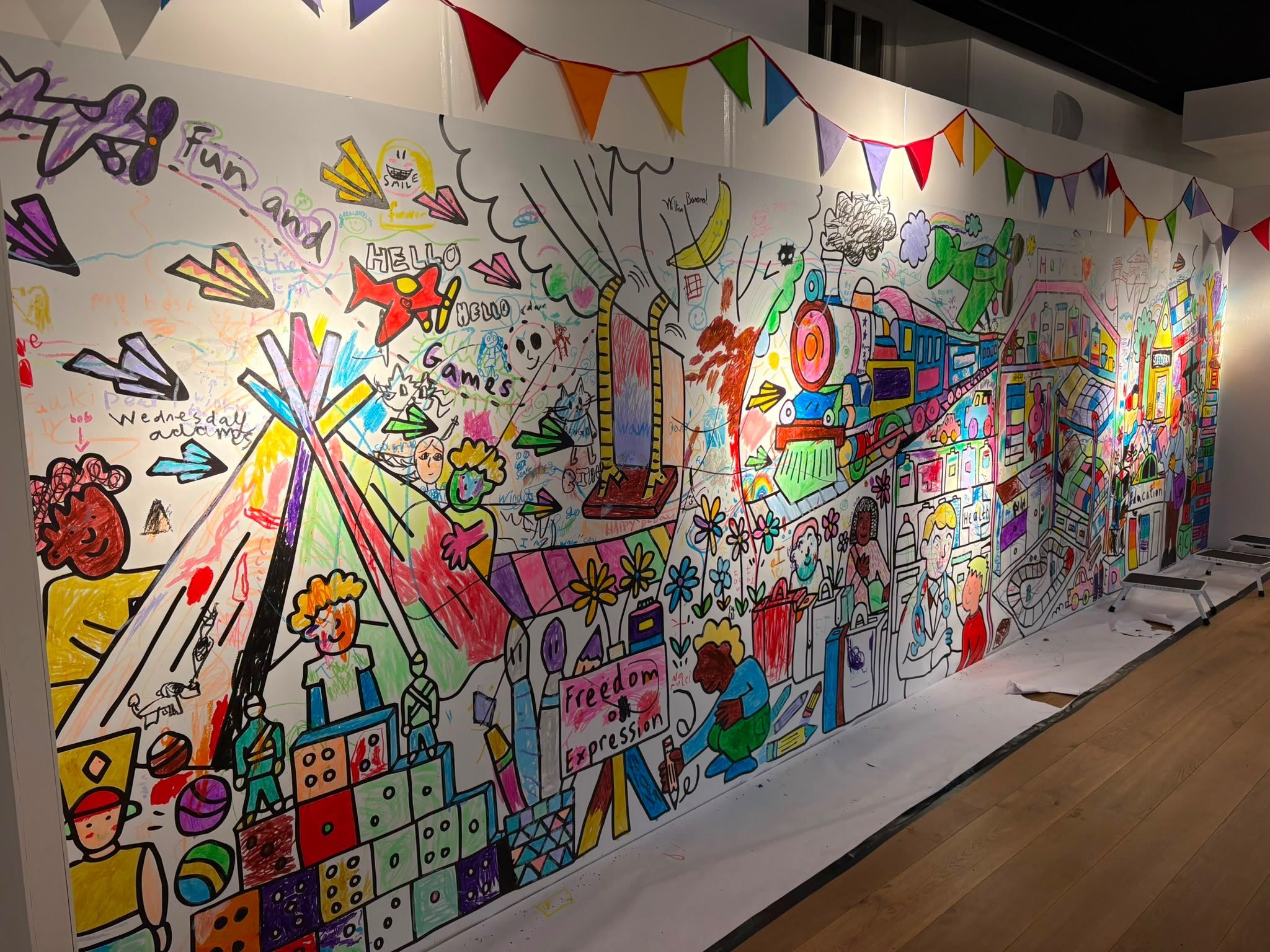 A fantastic end of day photo of The Big Story Wall @imperialwarmuseums #thebigstoryfestival the festival continues tomorrow from 10am-6pm. There will be new artwork to colour! Come and make your mark #annabrudercreations #alineart #coloringwall #chil