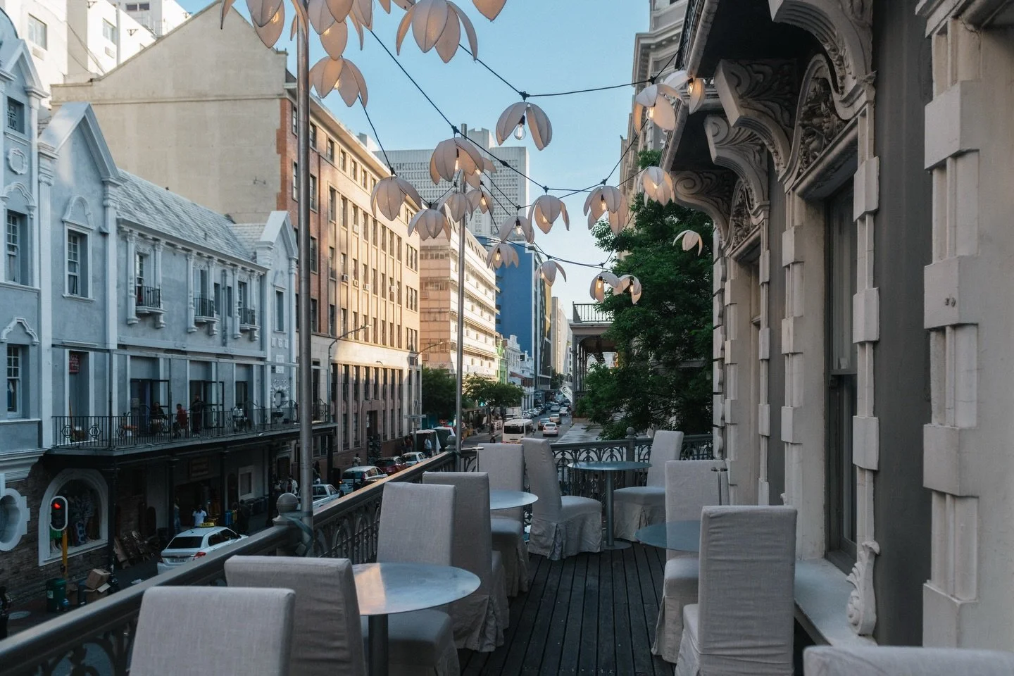 A few more images from our October Gallery Evening, 𝘓𝘢𝘣𝘺𝘳𝘪𝘯𝘵𝘩: 𝘙𝘦𝘷𝘦𝘭𝘢𝘵𝘪𝘰𝘯𝘴 &mdash; a night filled with art, texture, and creative energy, presented with @new_art_collective and @scapeevents 

📸 @magpieloves_ 

📍WORLDART, 68 Long