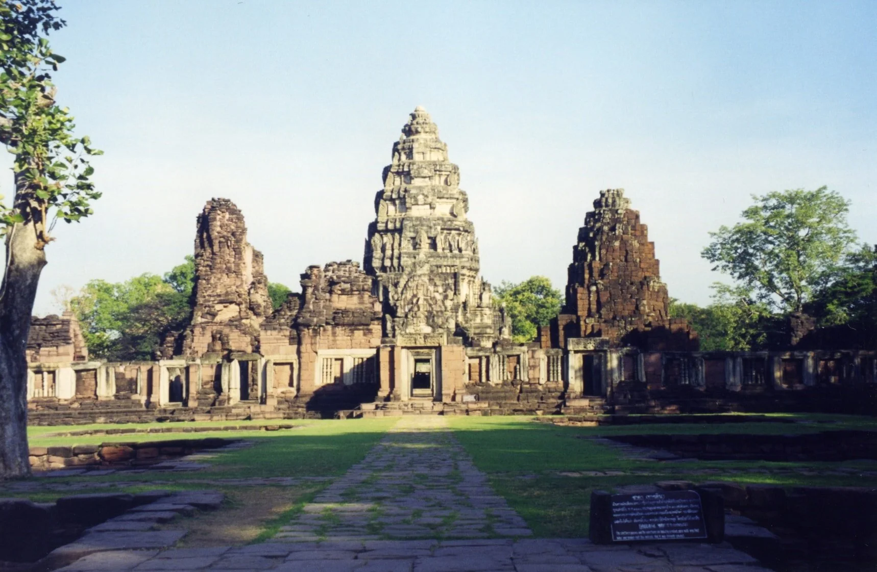 Parque histórico Phimai. Templo Prasat Hin Phimai. Tailandia
