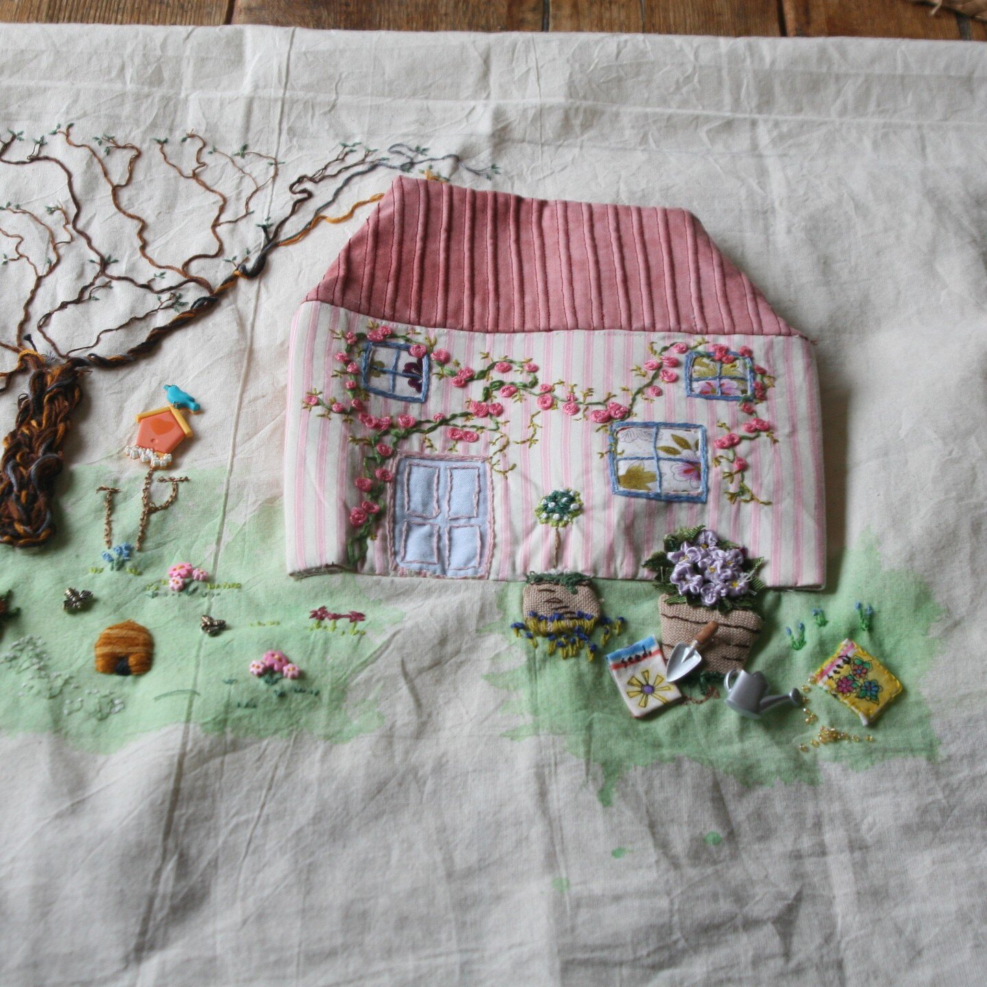 The Rose Cottage pocket from The Village Bag by Carolyn Pearce
