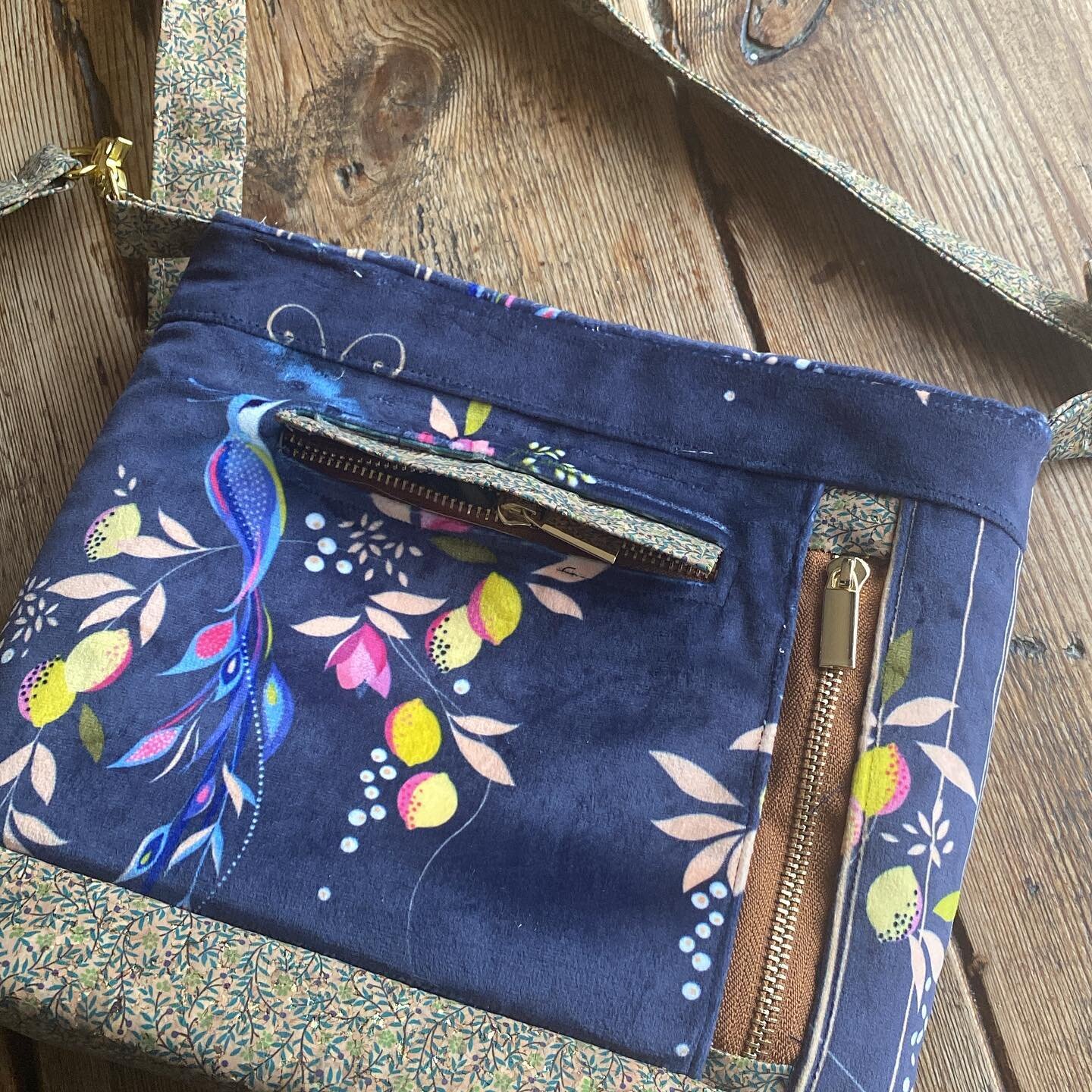 My new handbag made from #bagstockdesigns pattern.