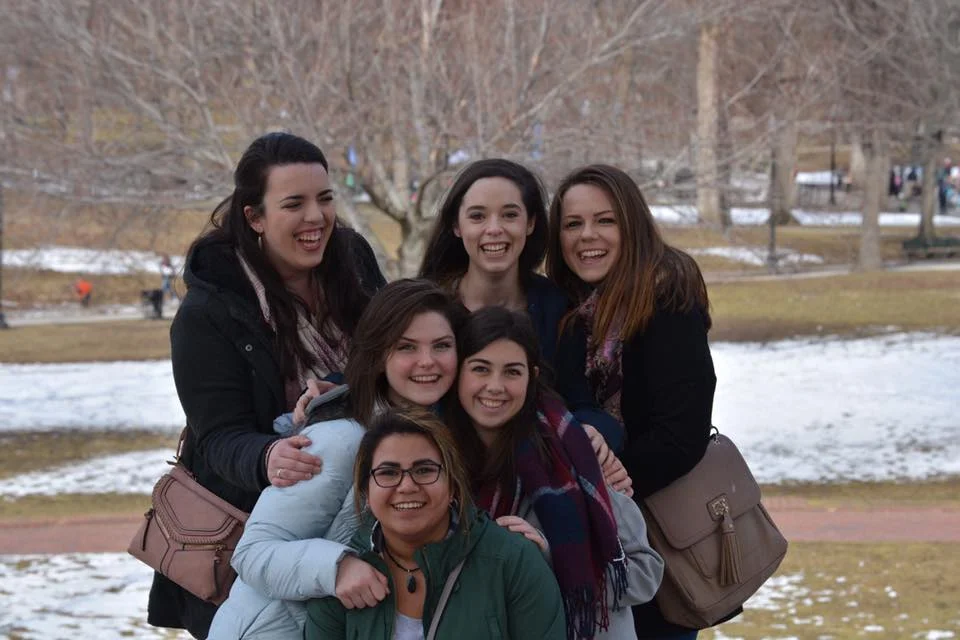 cute girl pic in Boston.jpg