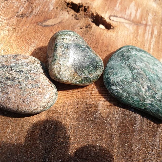 Fuchite
#fuchite #green #crystals #fairycrystal #tumbled