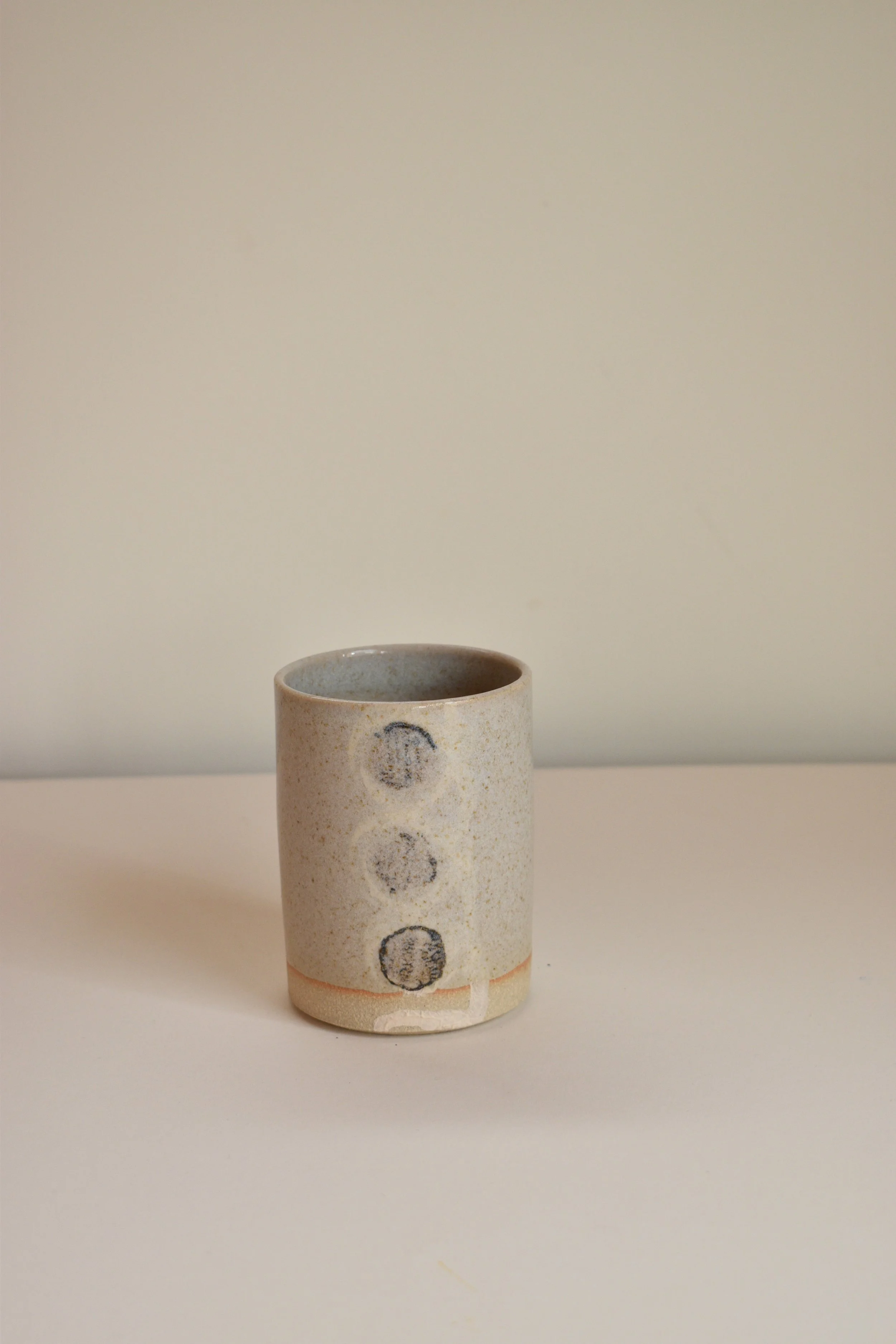 19 - Cup - Ecru slip