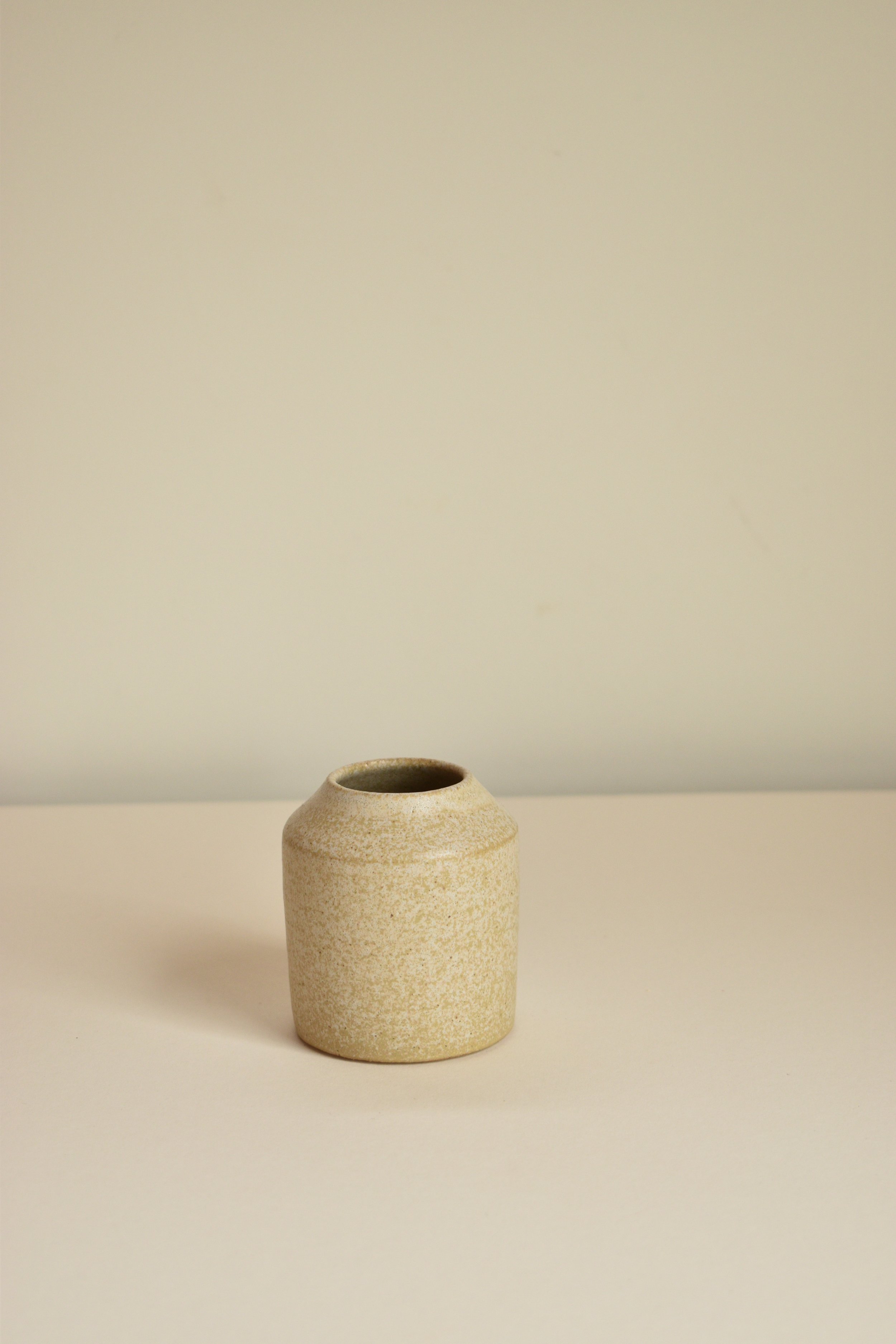 35 - Bud vase - Cream