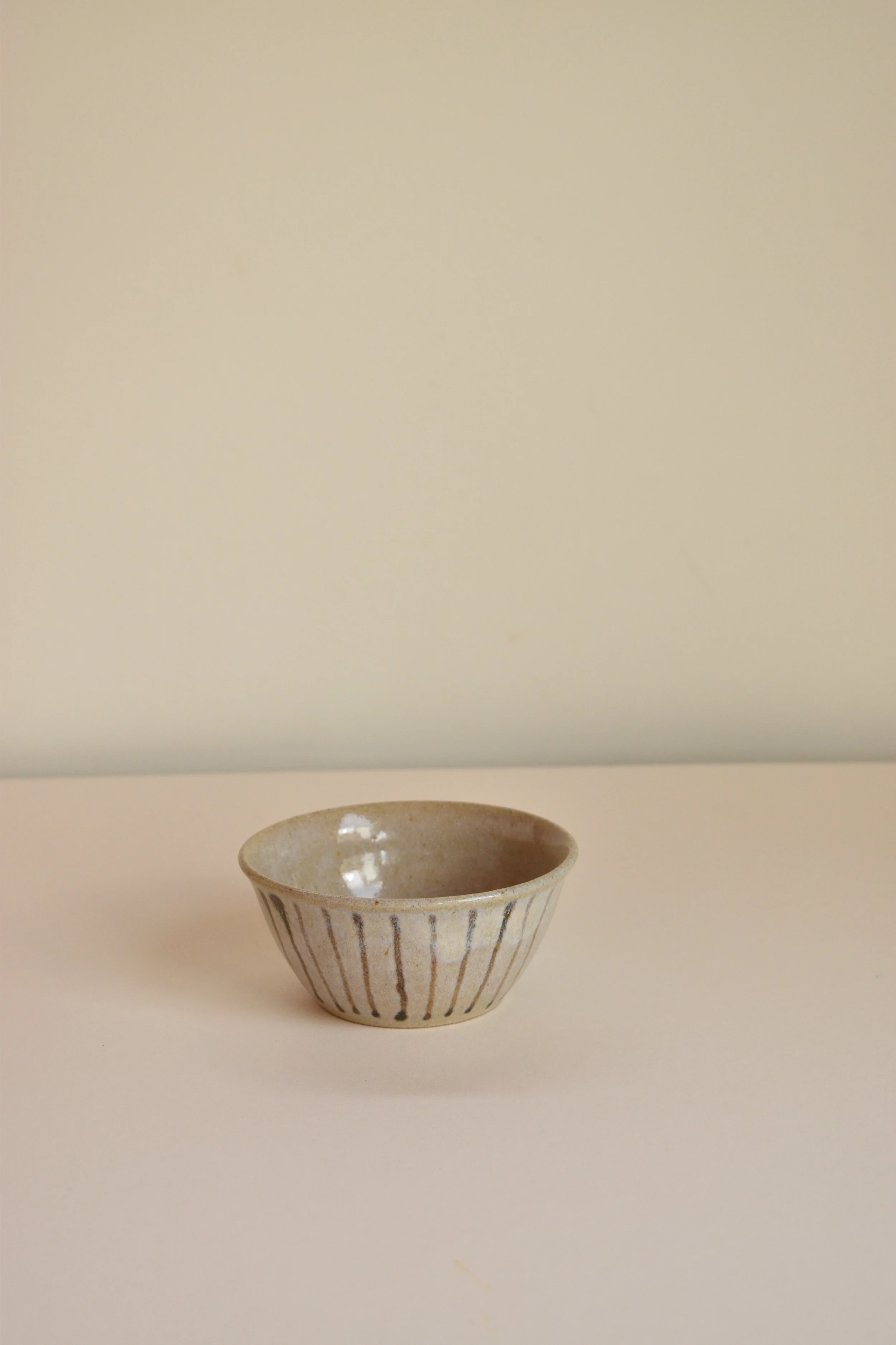 6 - Bowl - Ecru slip