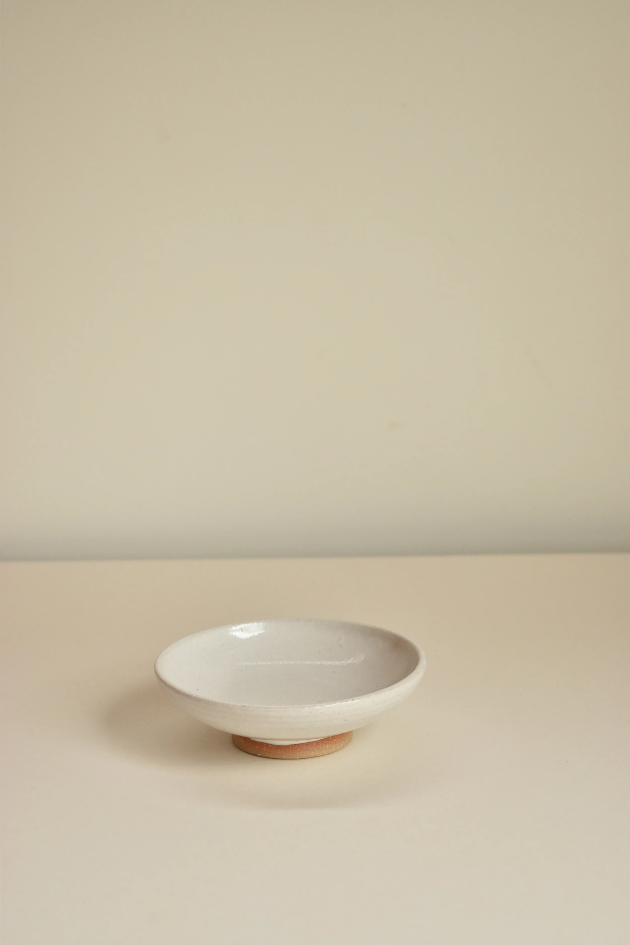 37 - Footed bowl - Tin white