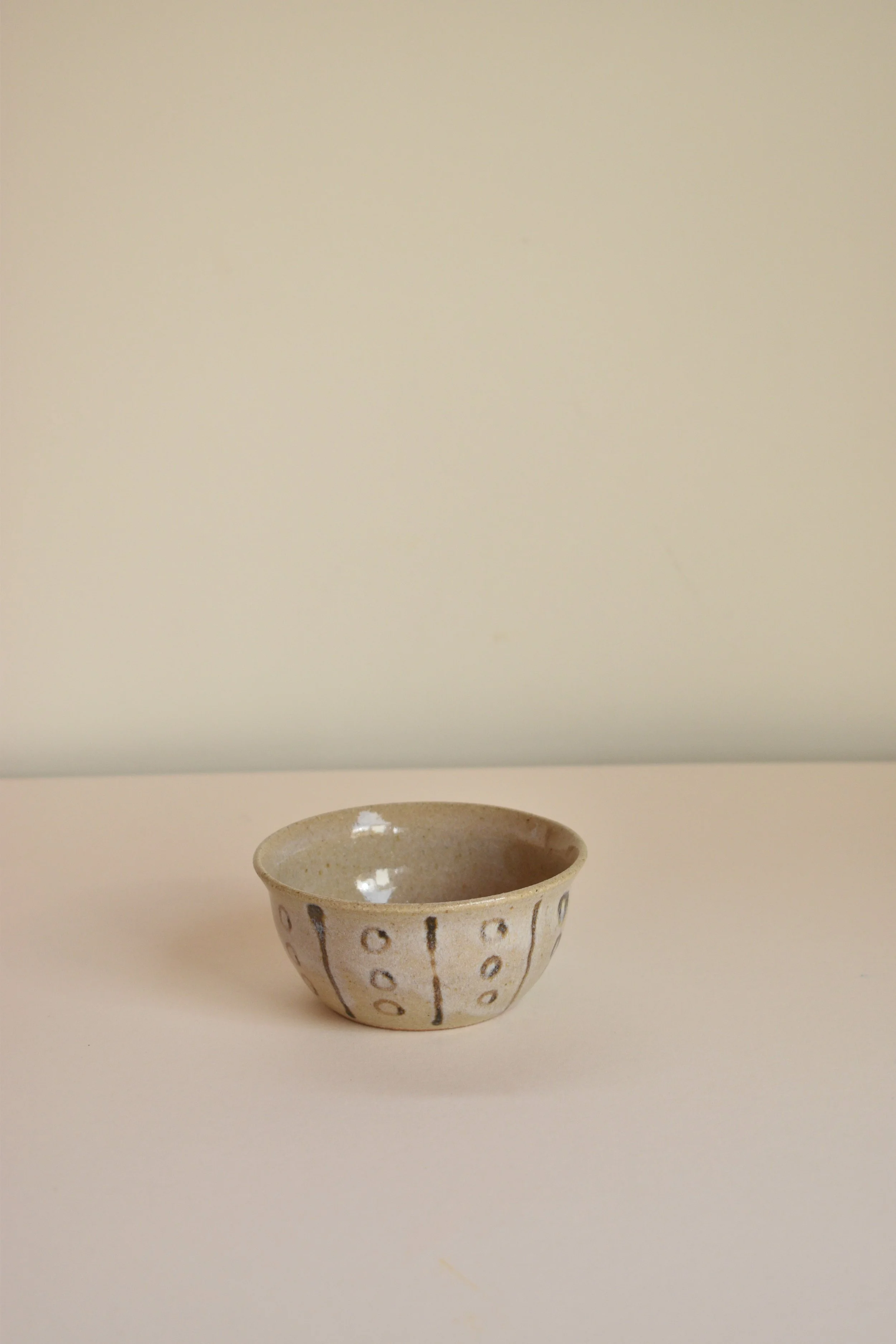 9 - Bowl - Ecru slip