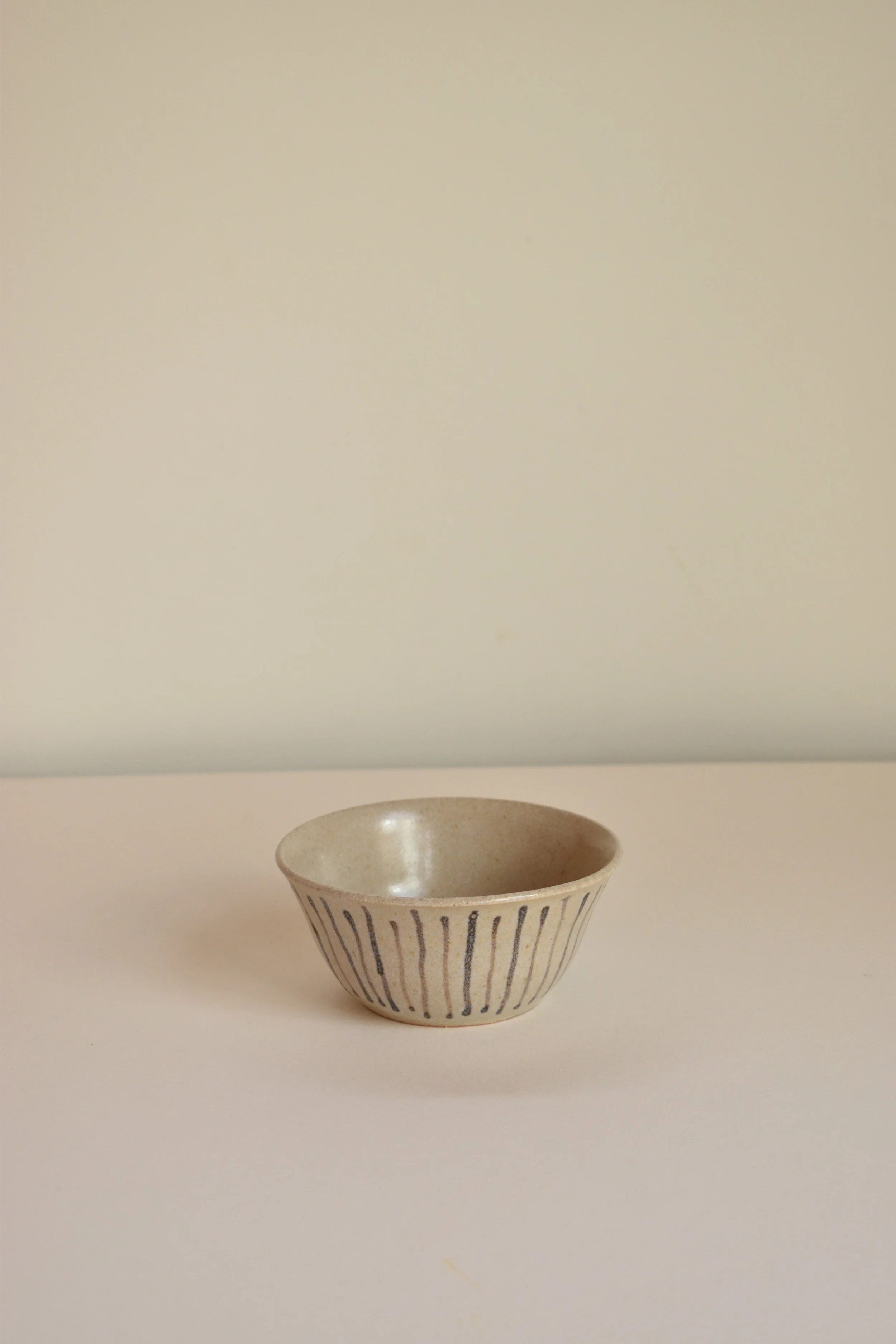 7 - Bowl - Ecru slip