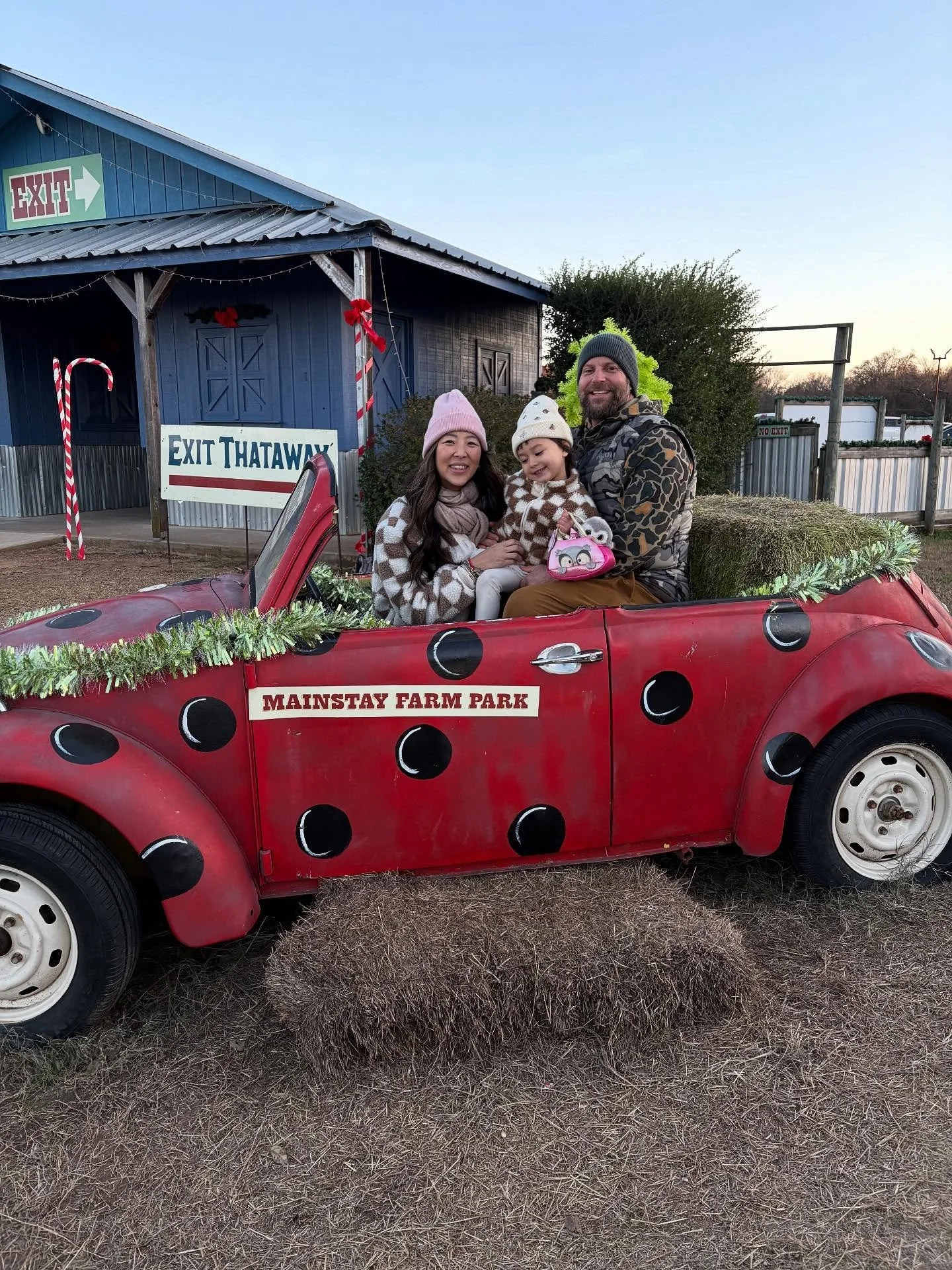 It&rsquo;s the most wonderful time of the year! ✨Truly. 

Tis the season for making memories and creating magic.  First stop was our visit to the @mainstayfarmpark 

More important to me than gifts are these precious moments with family.  Hope you ar