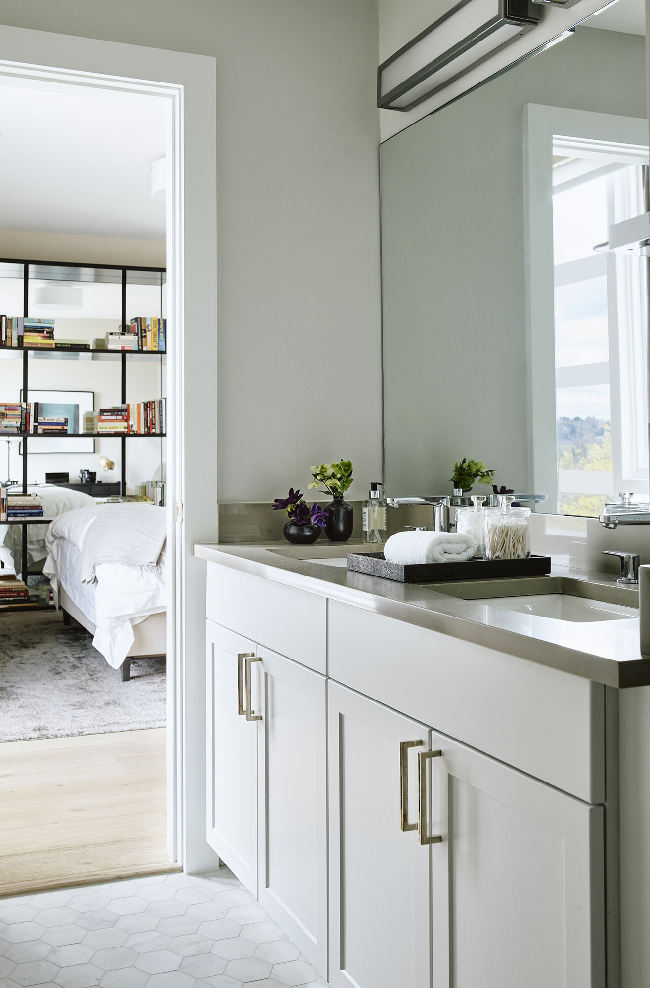 11DianeMurphyInteriors_CommBrighton_Bath.jpg