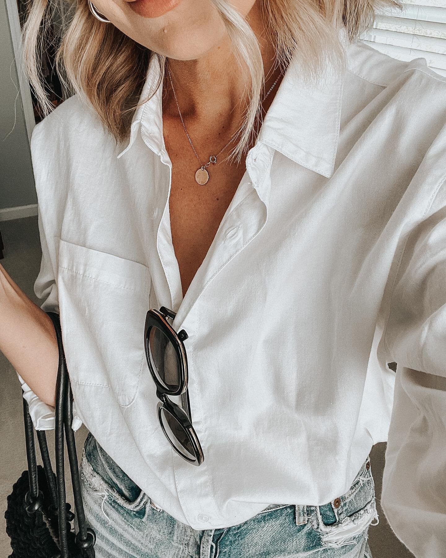 Just a few favorite summer staples from @able ✨

✨code melanie15 for 15% off✨

#capsulewardrobe #summercapsulewardrobe #ableasyouare #whiteshirtstyle #summervibes #summeroutfit #summerstyle #summerfashion #whiteshirtoutfit