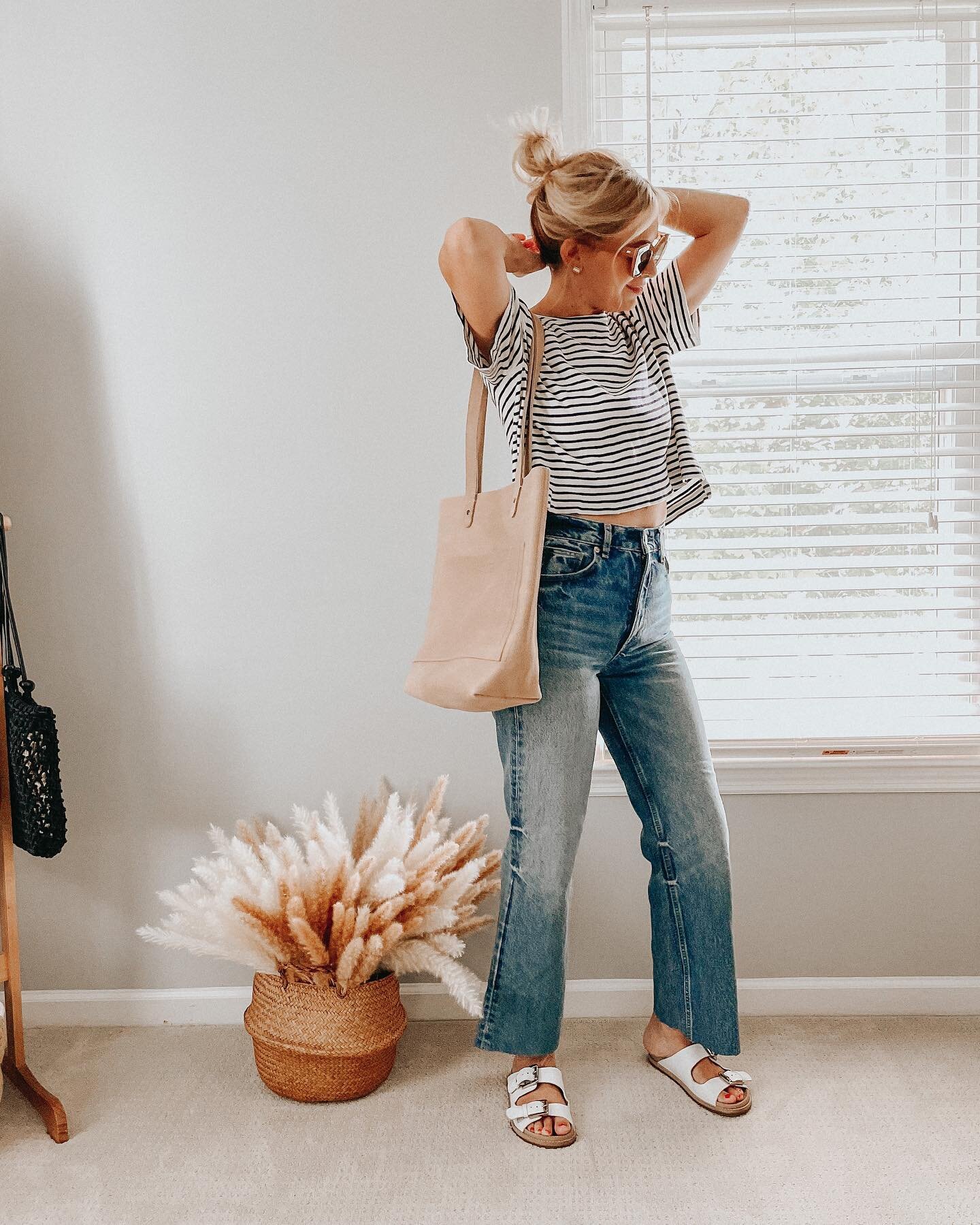 Outfit choice for running errands today.

Top + sandals @able (code melanie15) 

Bag @parkerclay Caroline tote (code pc-melanie20) 

Glasses @lespecs 

Jeans @zara , thanks to @natalieborton for inspiring me to cut the hem of these jeans to be more w